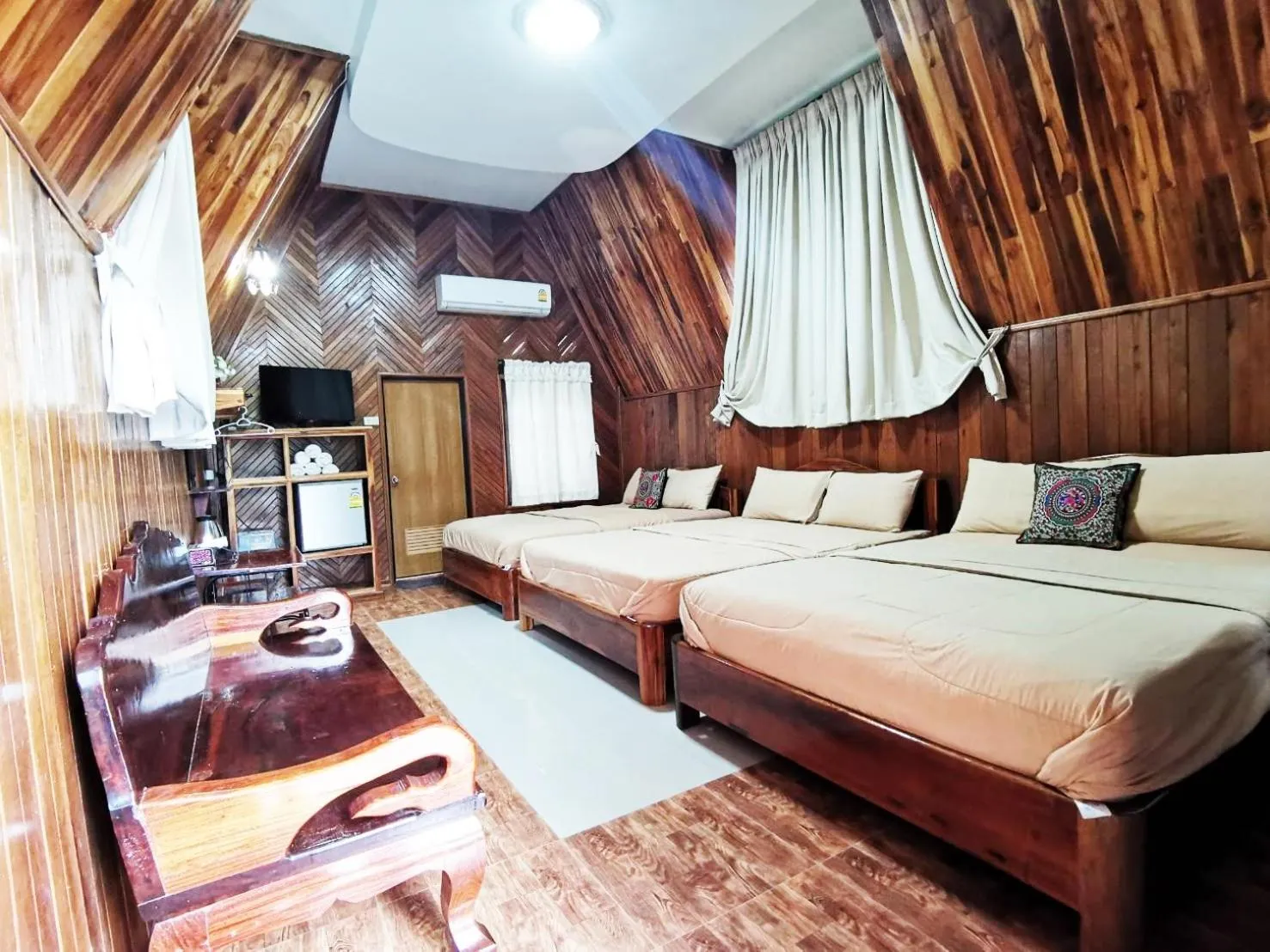Bed in Bansuanphuhong Resort