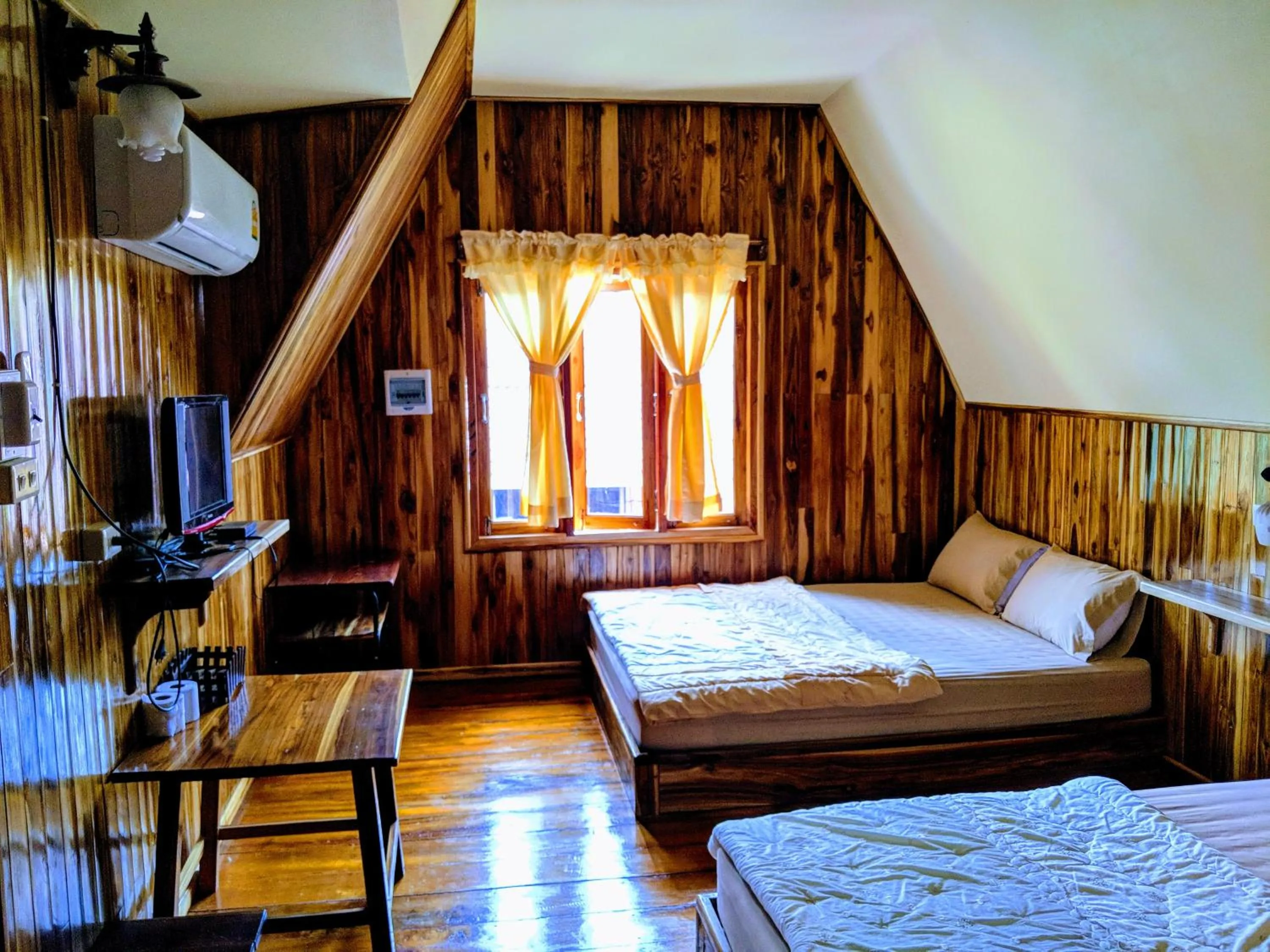 Bed in Bansuanphuhong Resort