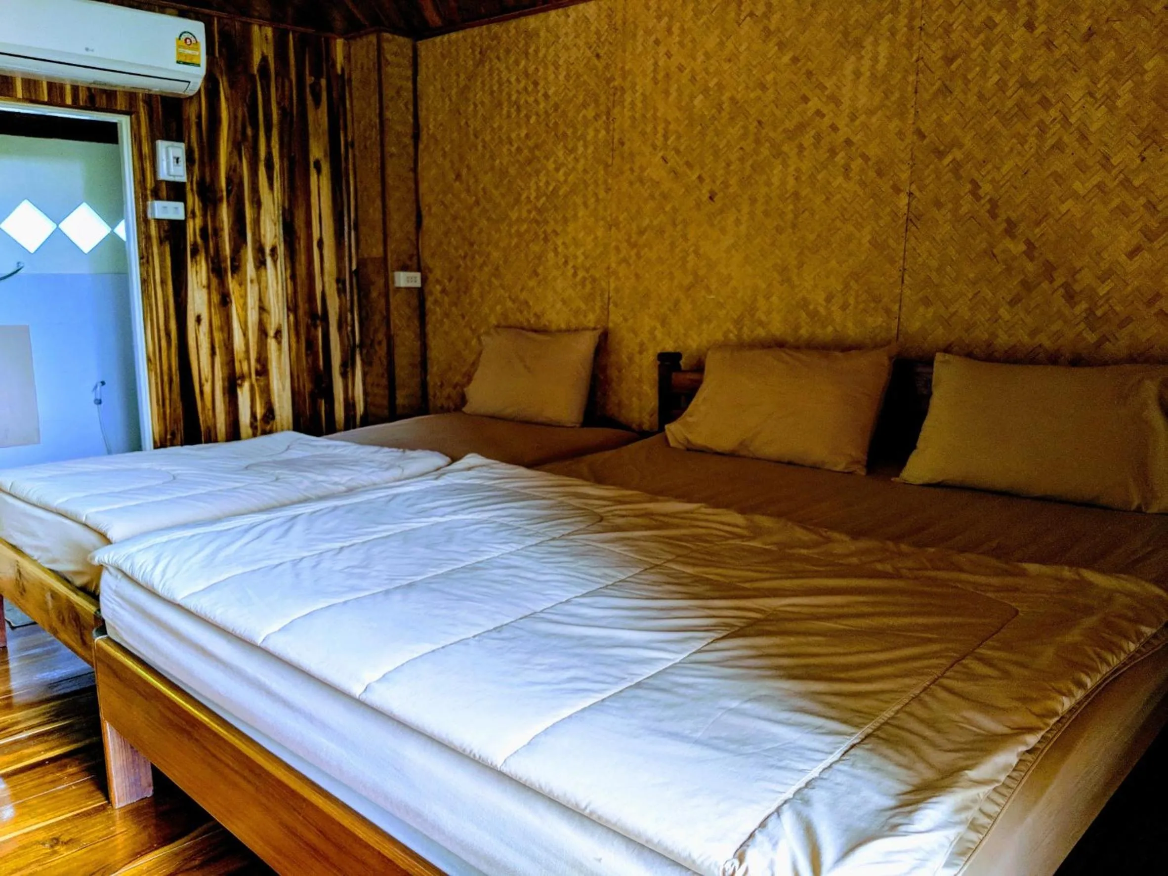 Bed in Bansuanphuhong Resort