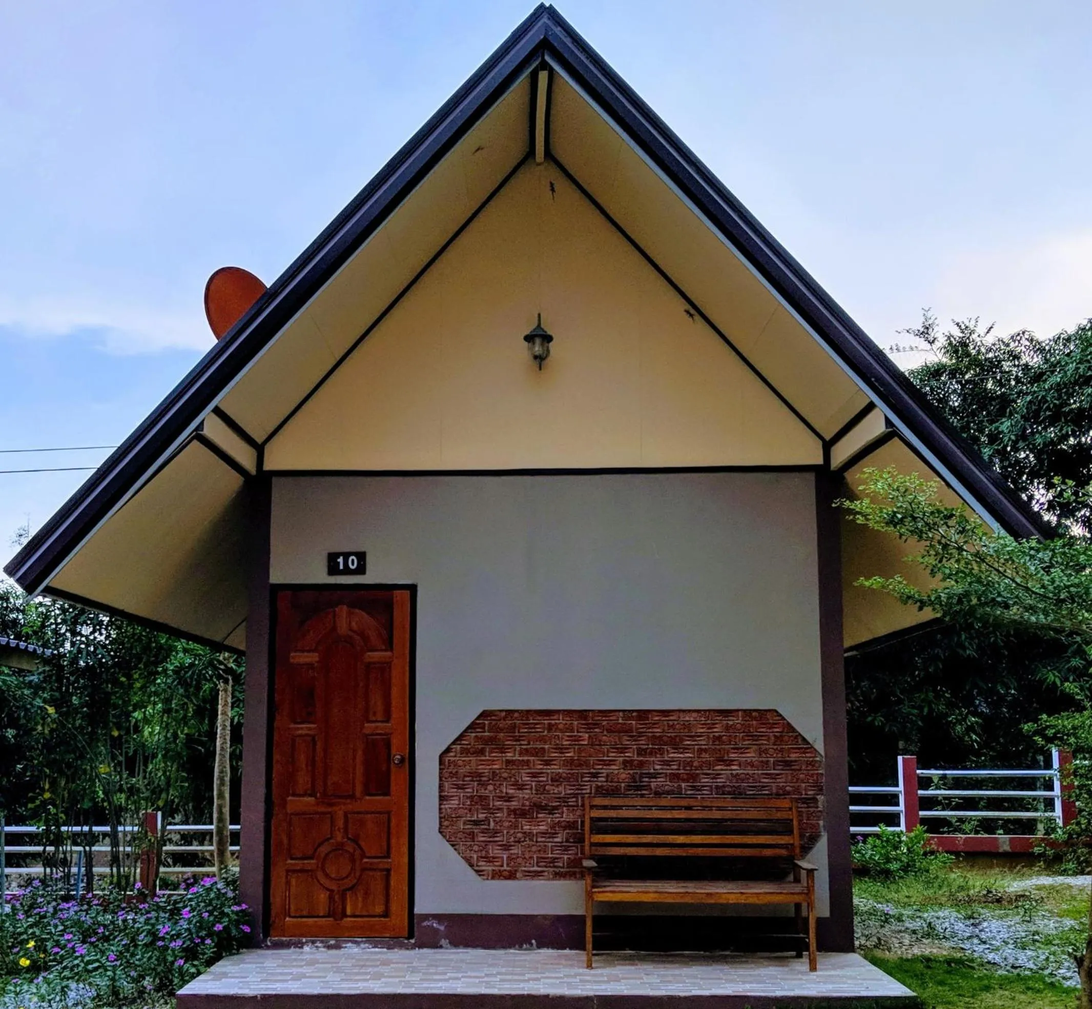 Bansuanphuhong Resort