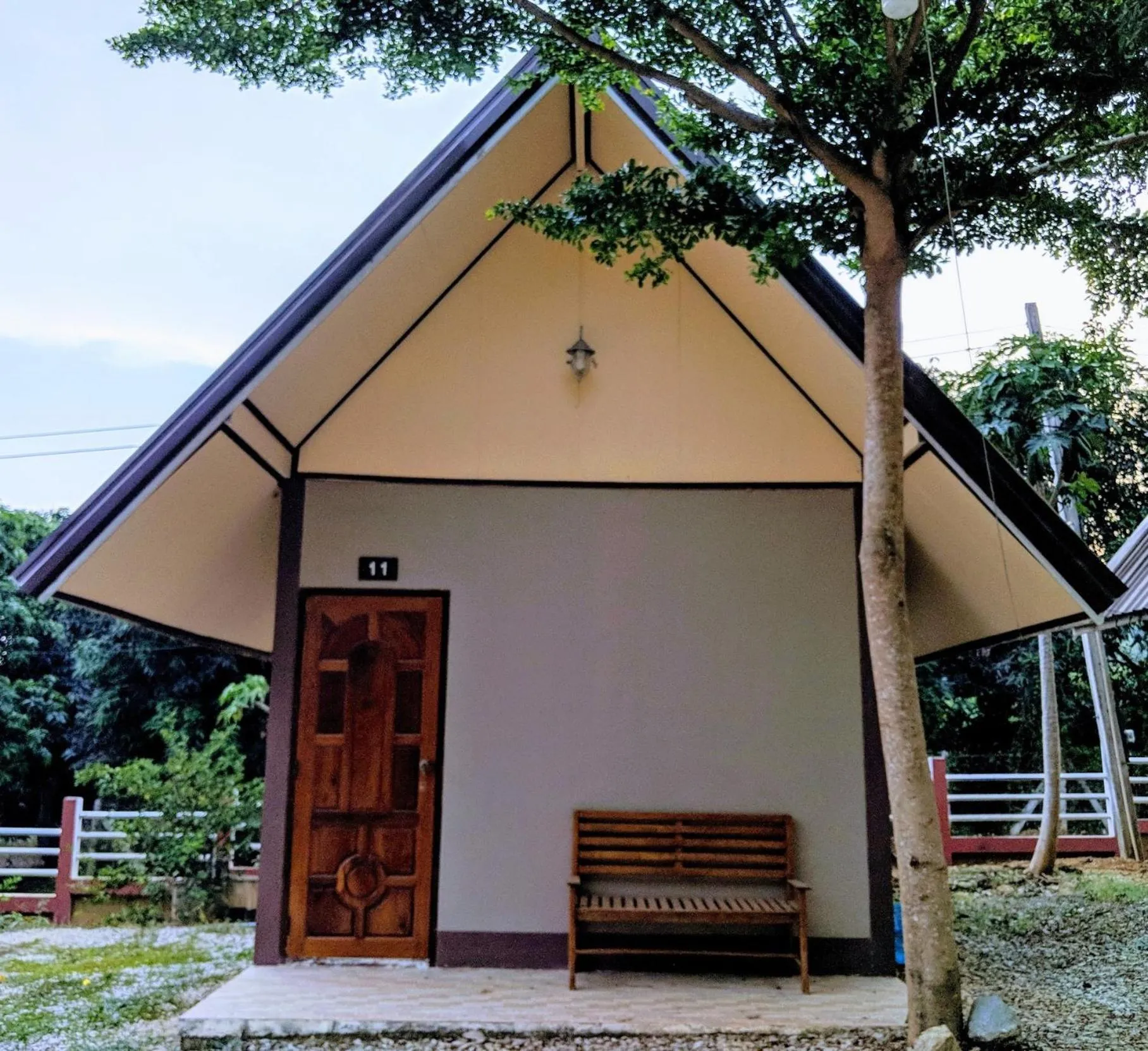 Bansuanphuhong Resort