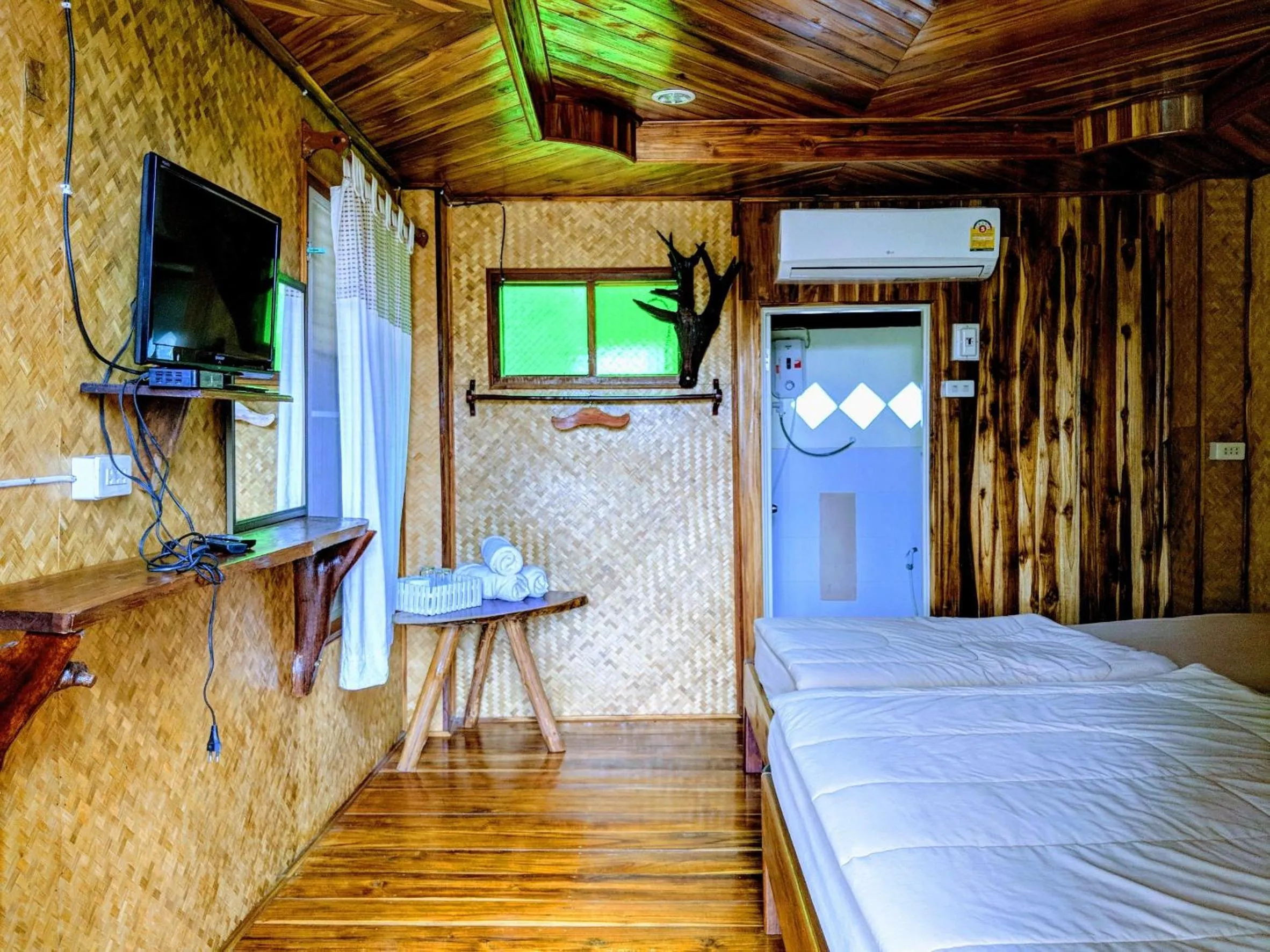 Bed in Bansuanphuhong Resort