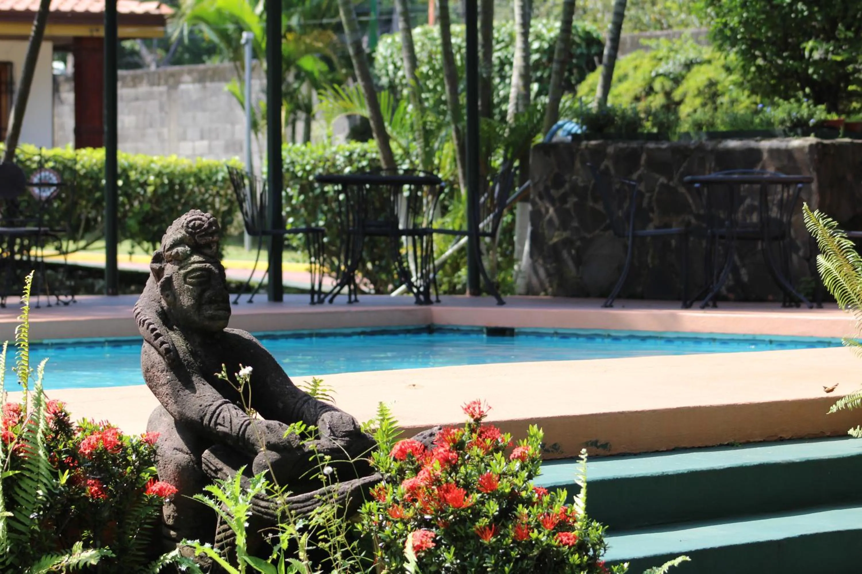 Swimming pool in Hotel Bristol Aeropuerto