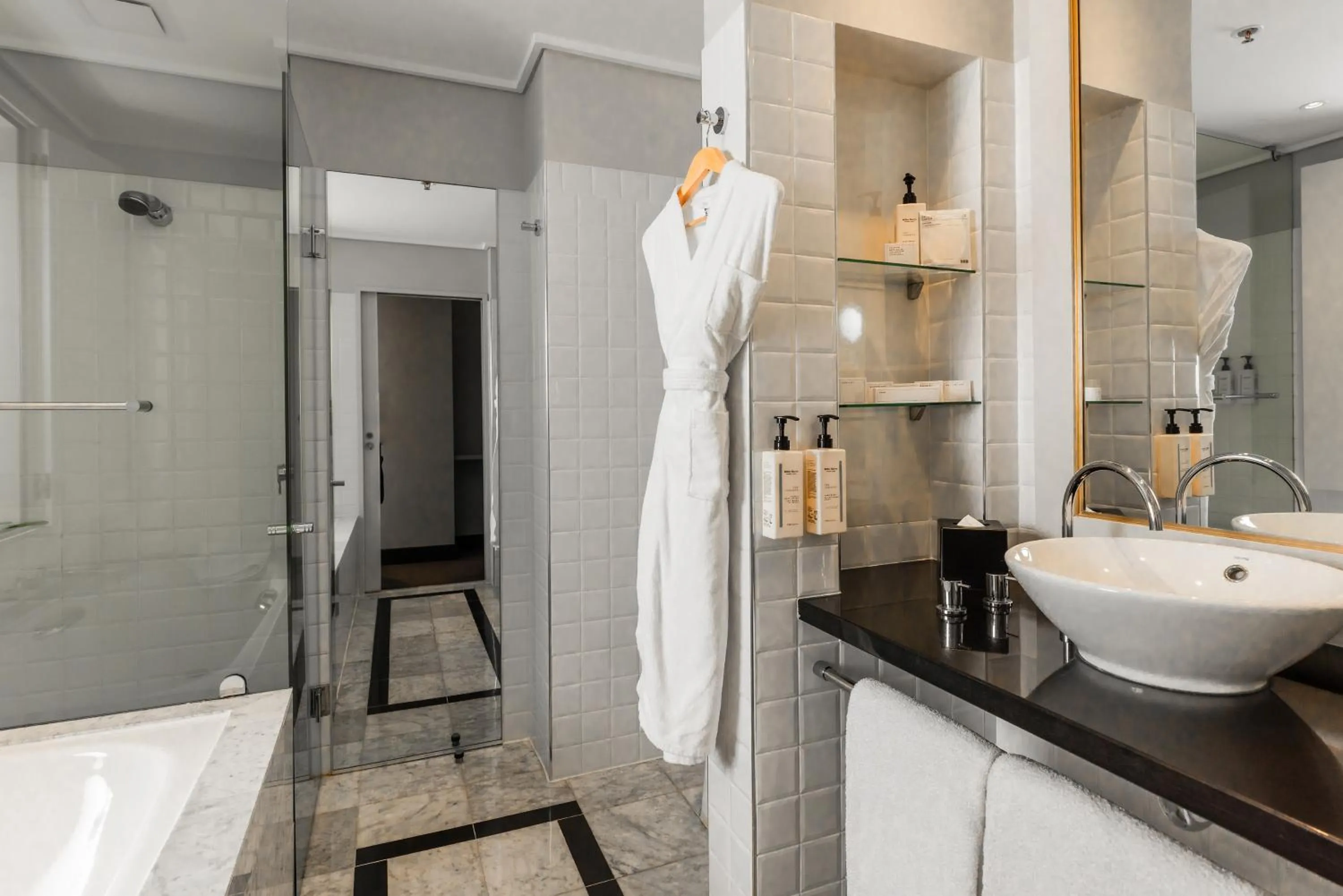 Bathroom in Paradox Sydney