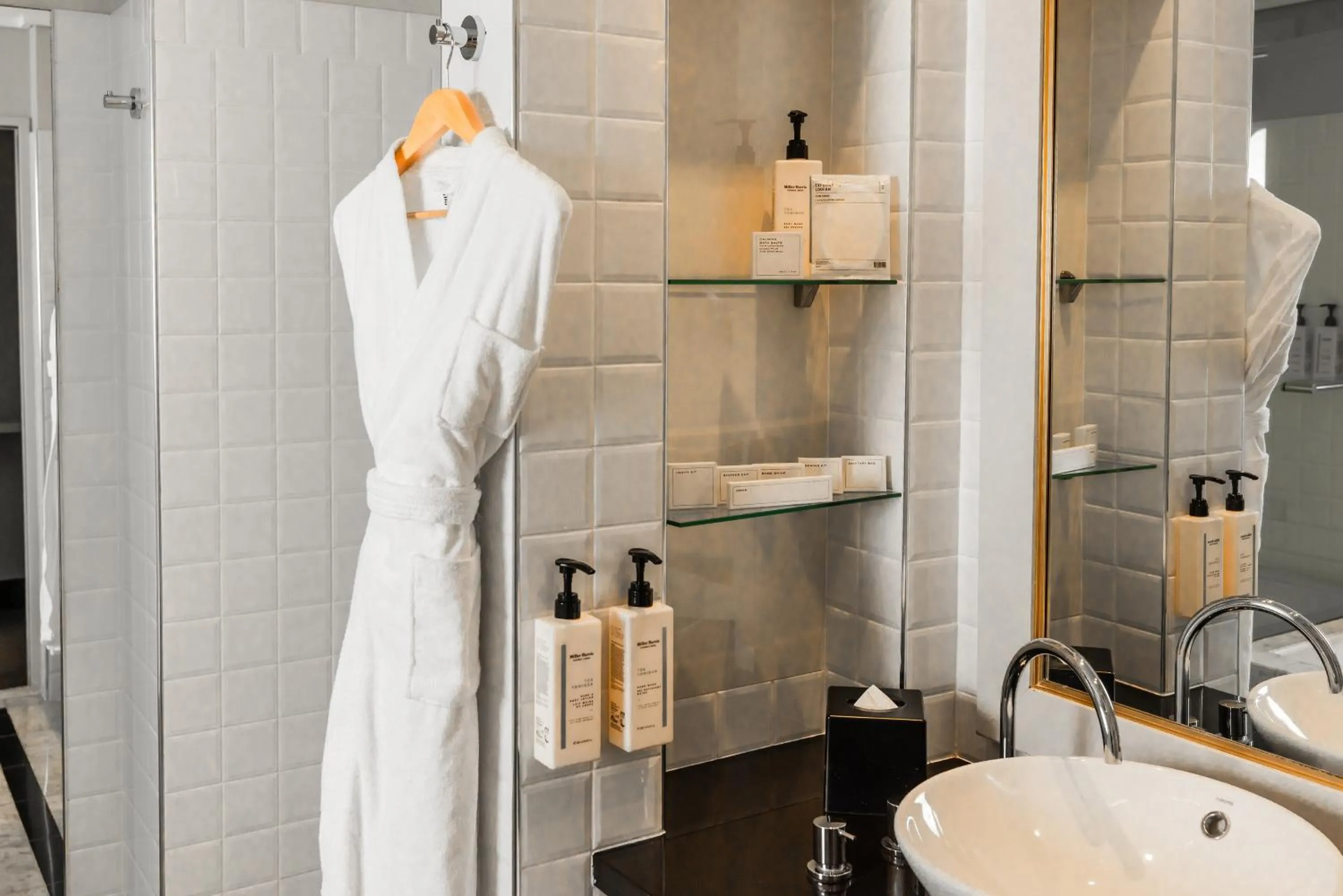 Bathroom in Paradox Sydney