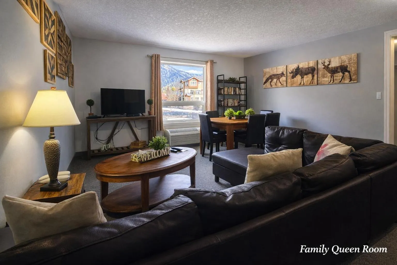 Living room in Mountain View Inn