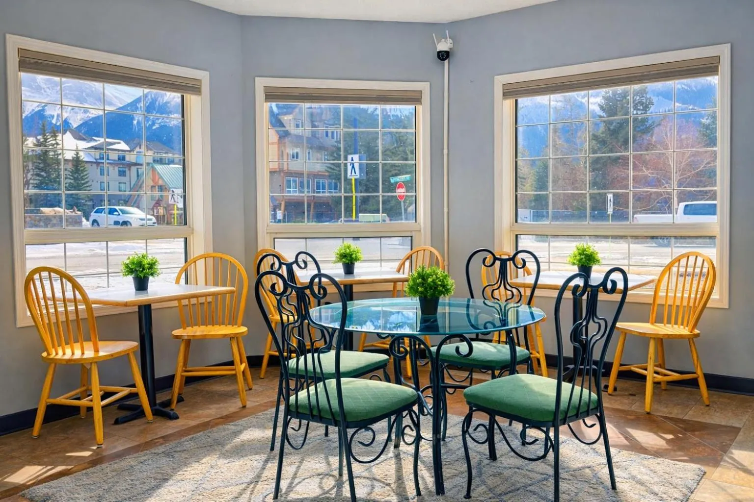 Coffee/tea facilities in Mountain View Inn