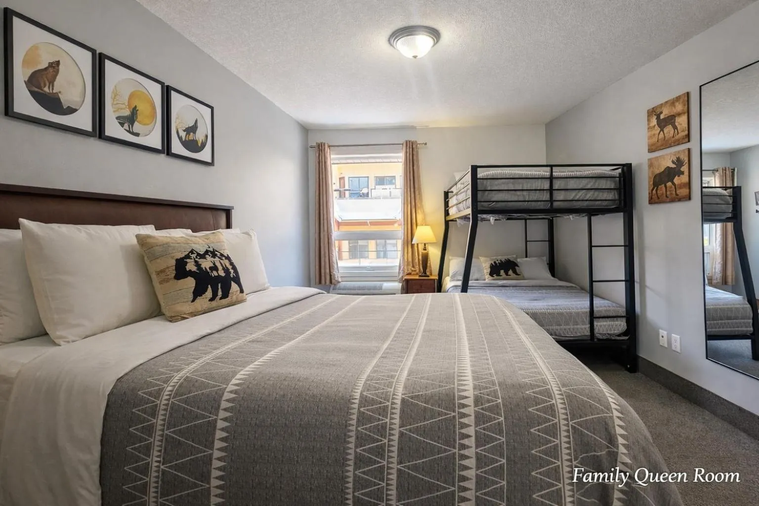 Bedroom, Bed in Mountain View Inn