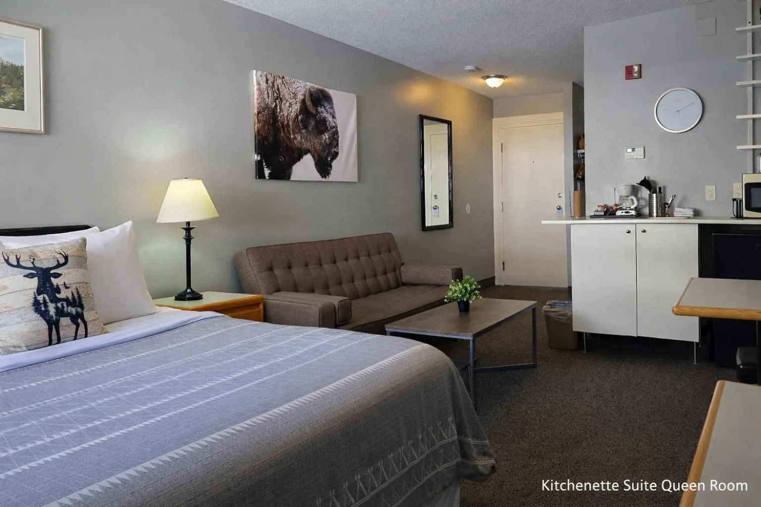 Bedroom, Bed in Mountain View Inn
