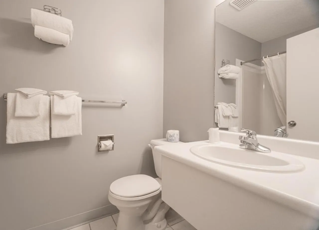 Bathroom in Mountain View Inn