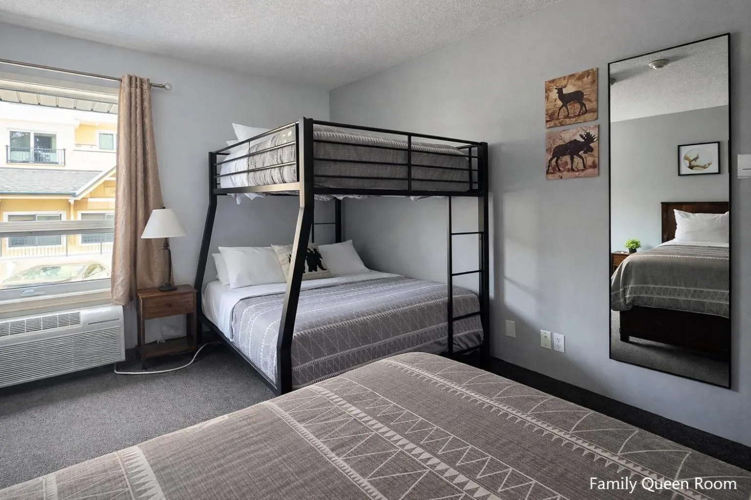 bunk bed, Bed in Mountain View Inn