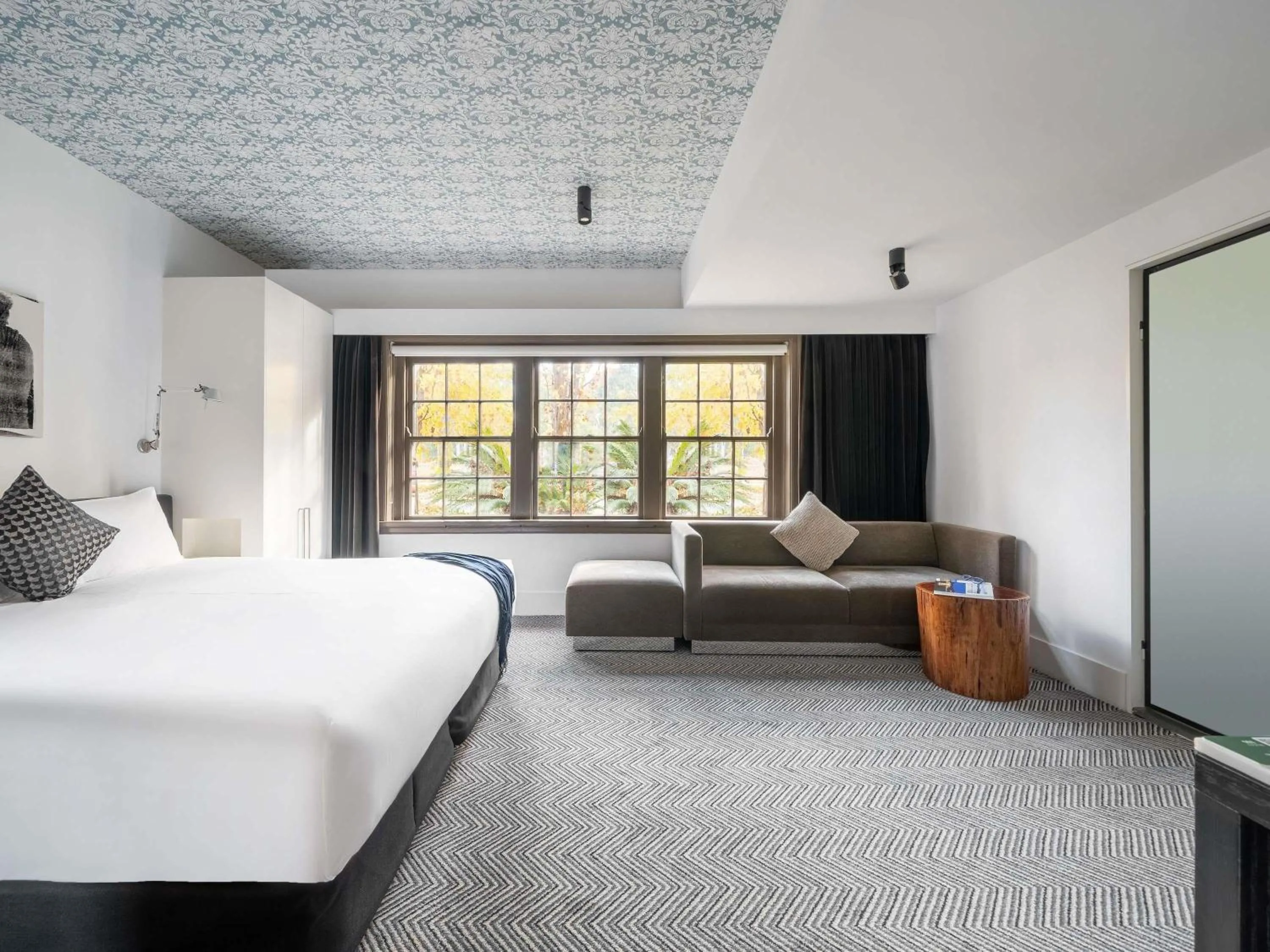 Bedroom, Bed in Peppers Gallery Hotel