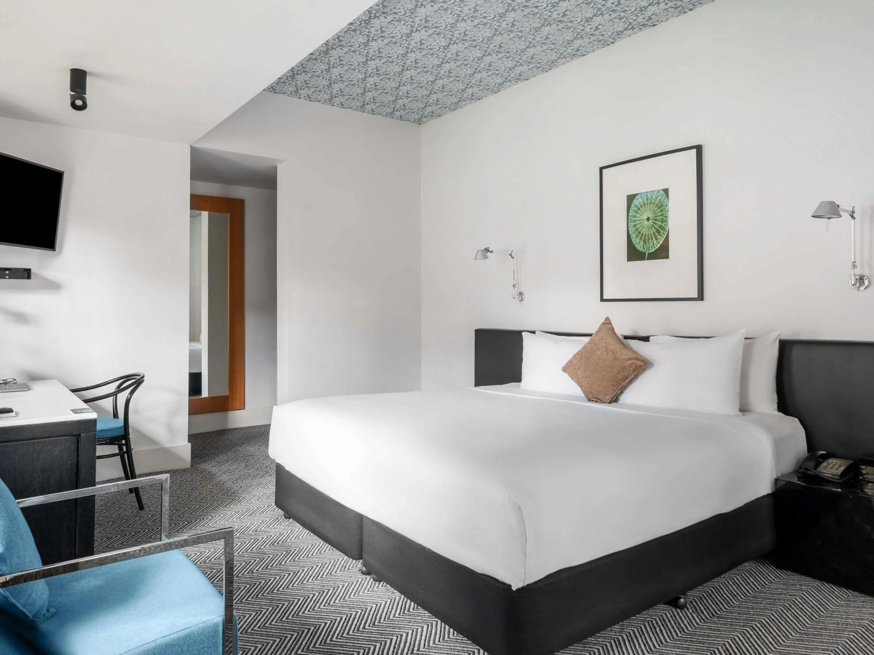 Bedroom, Bed in Peppers Gallery Hotel