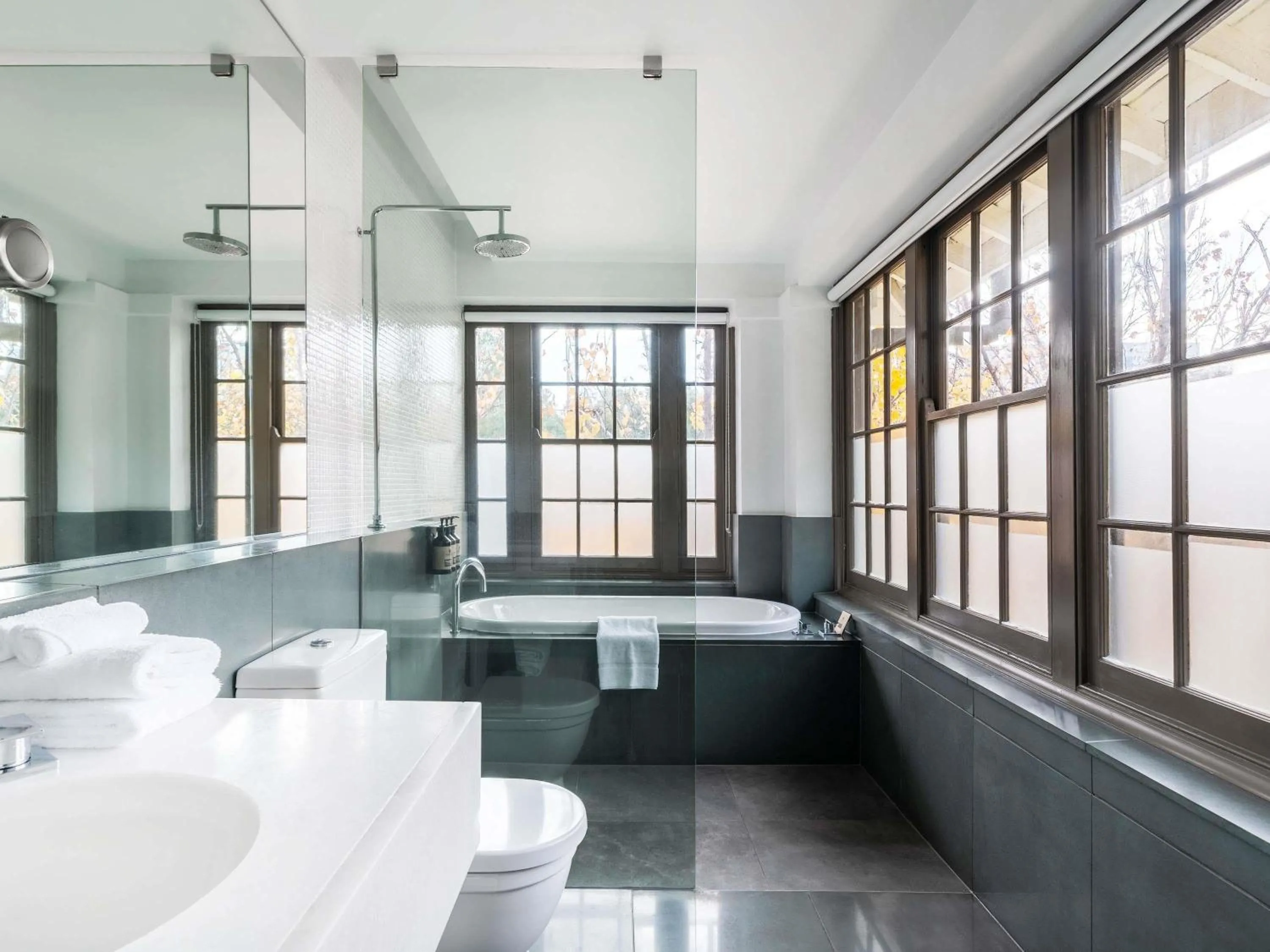 Bedroom in Peppers Gallery Hotel