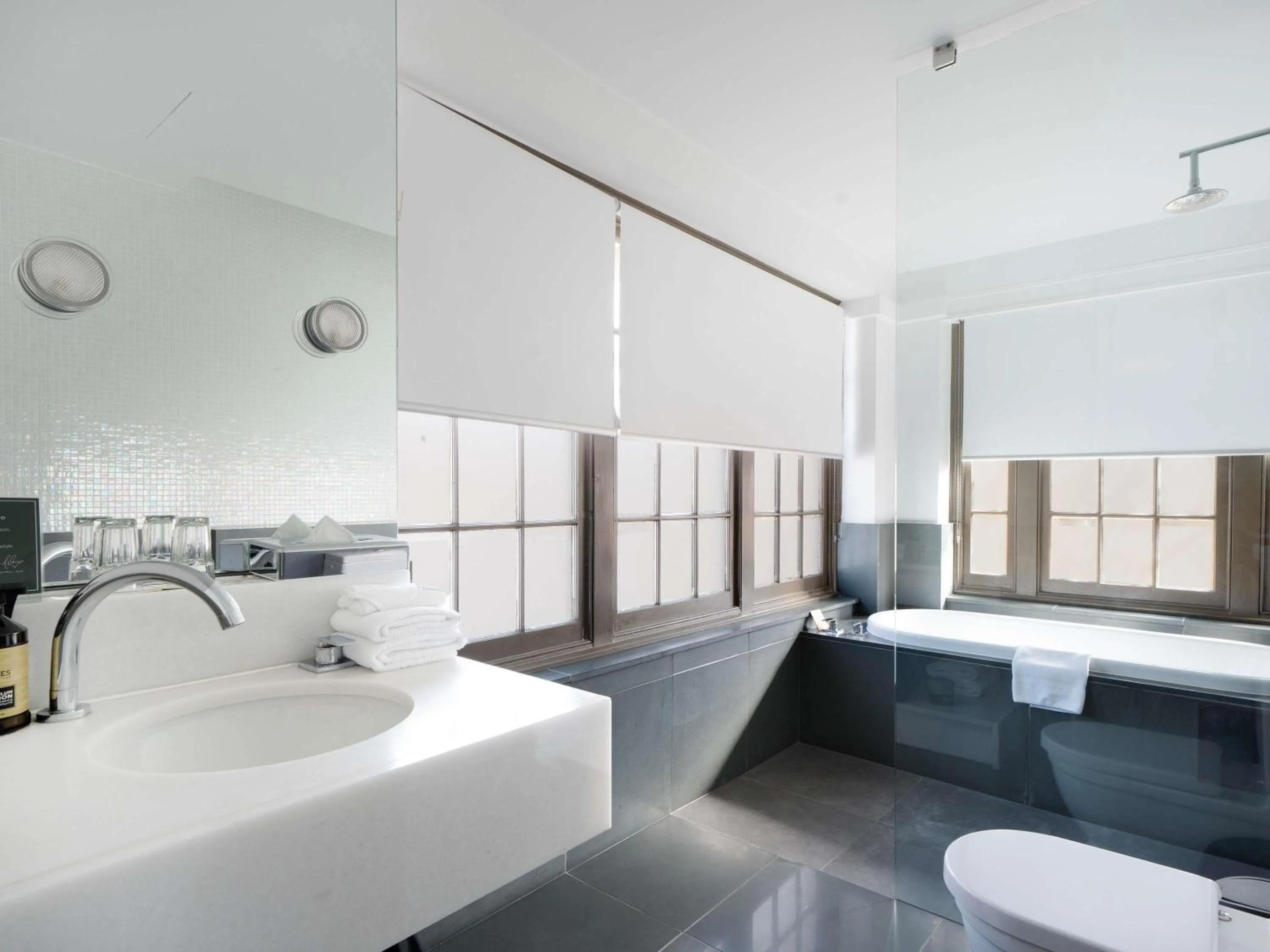 Bedroom in Peppers Gallery Hotel