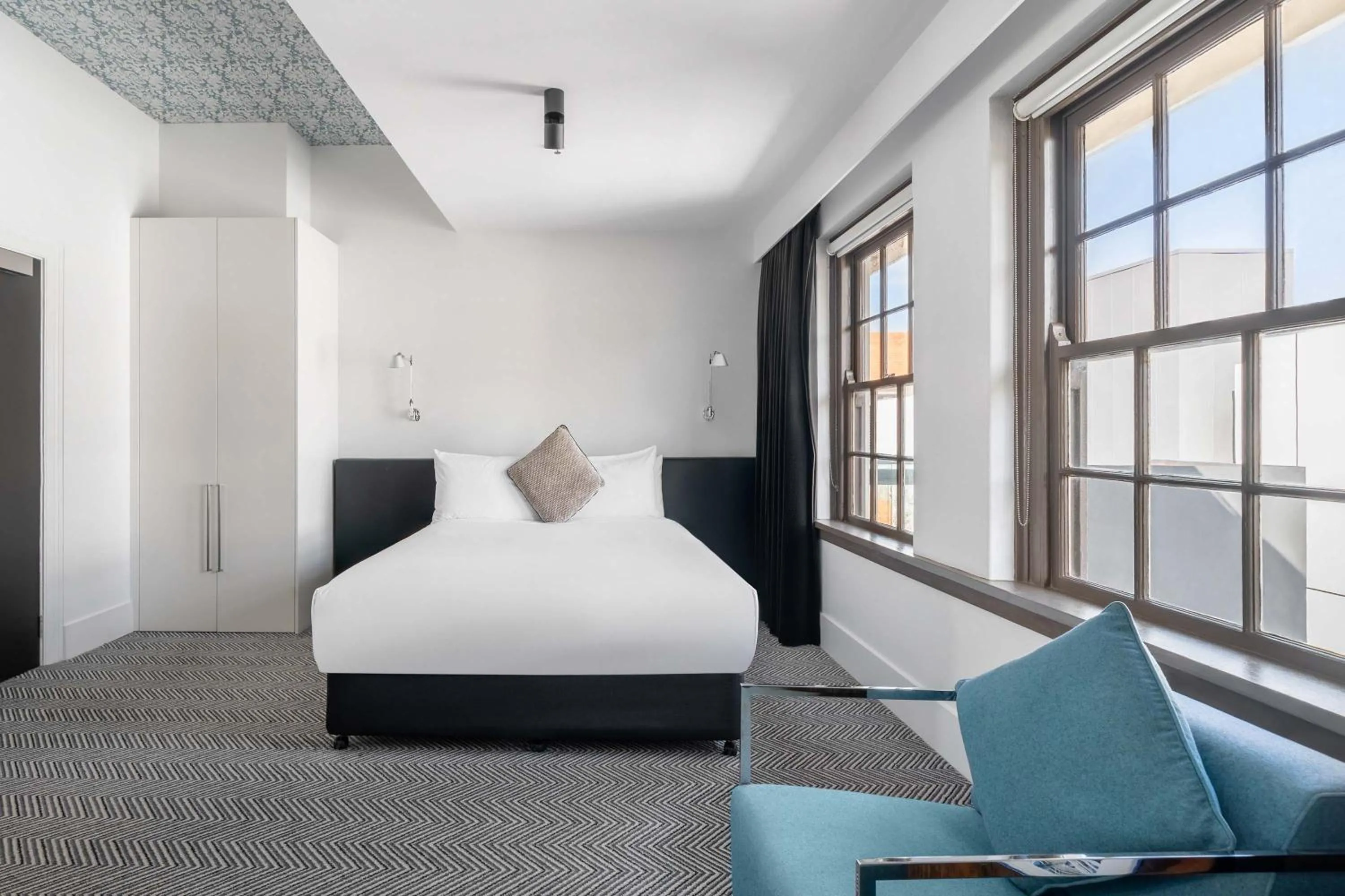 Bed in Peppers Gallery Hotel