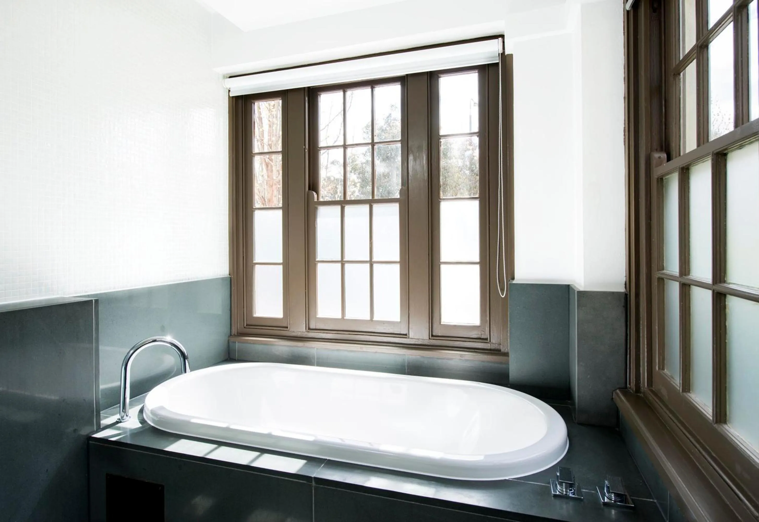 Shower in Peppers Gallery Hotel