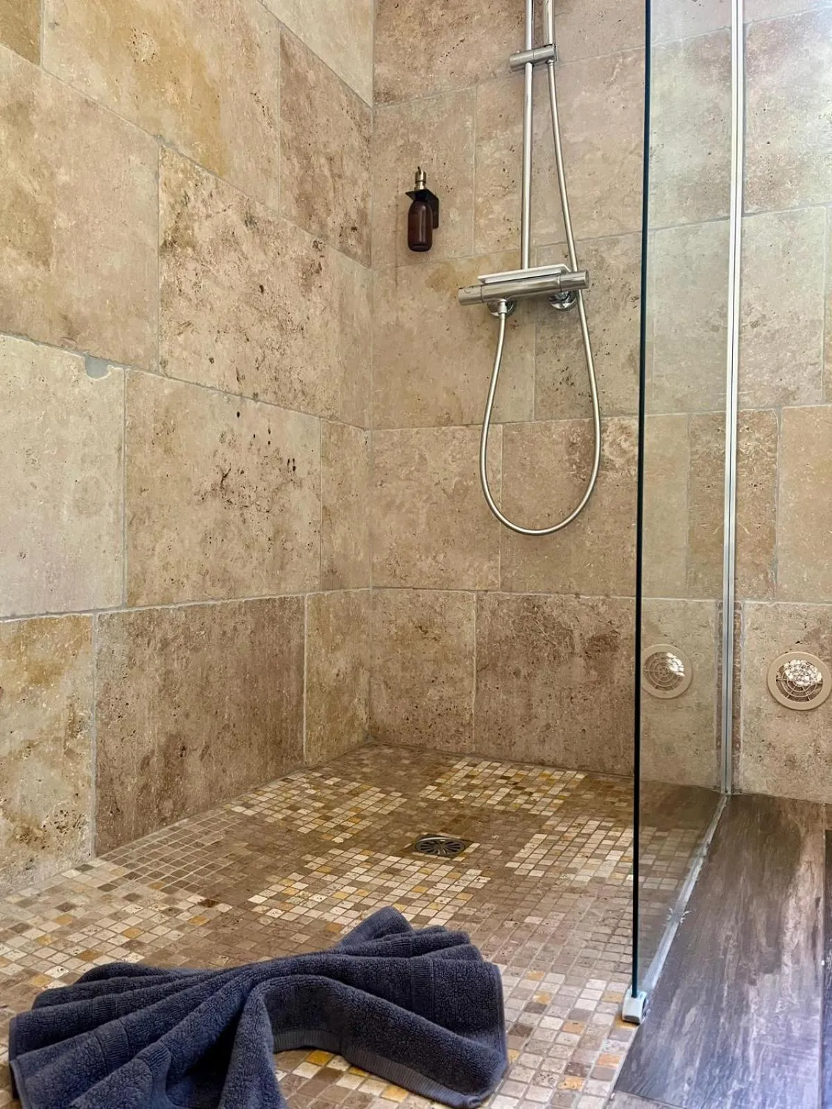 Shower in Hôtel confidentiel Le Grecale