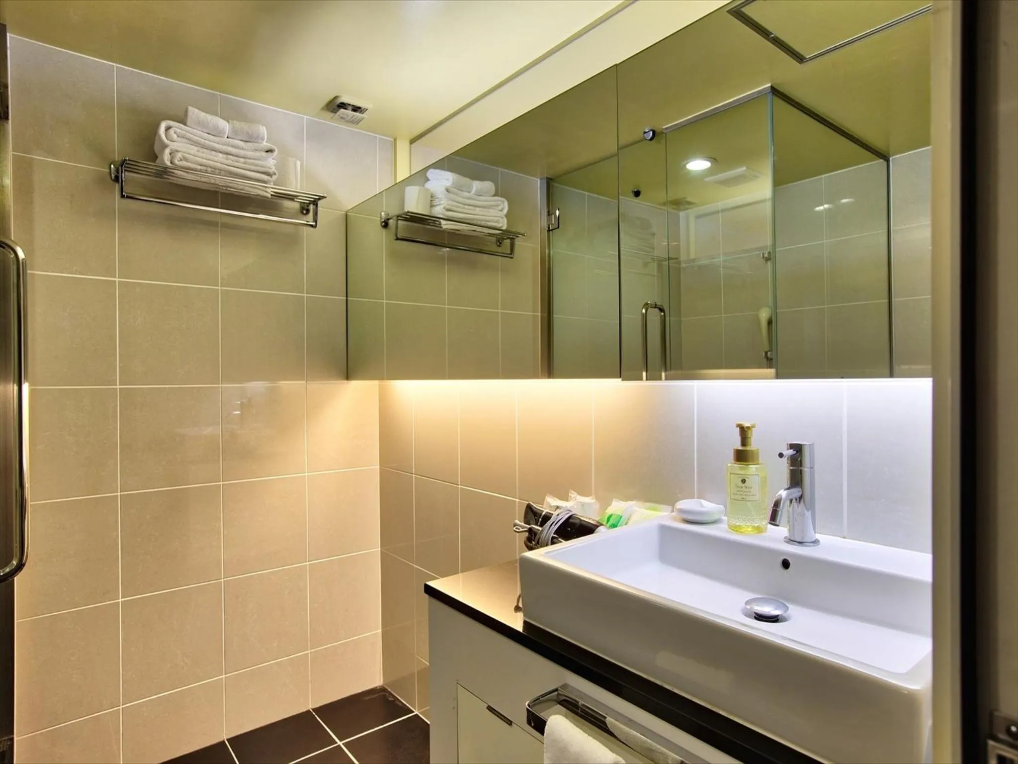 Shower in Palace In Moon Beach