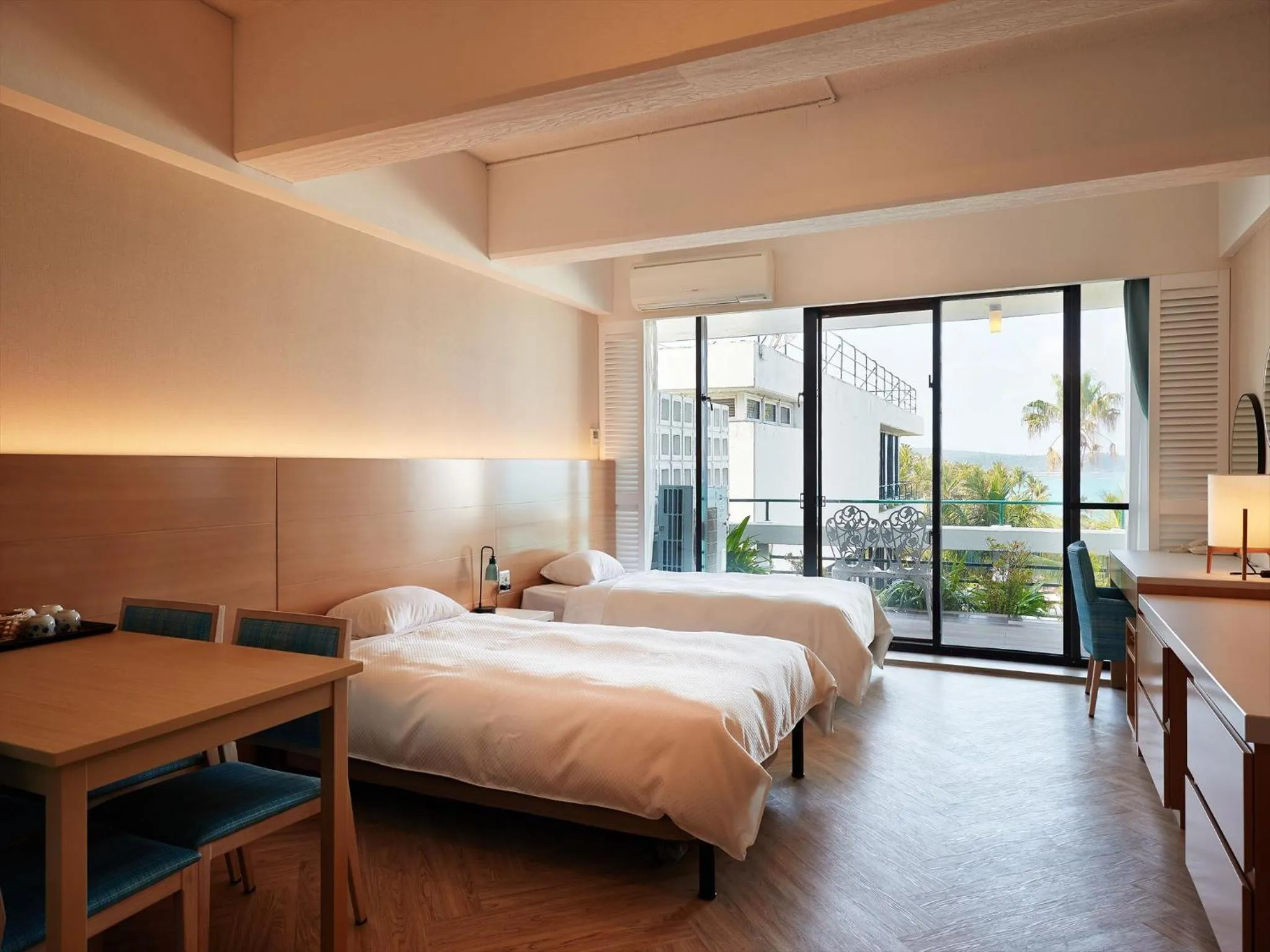 Photo of the whole room, Bed in Palace In Moon Beach