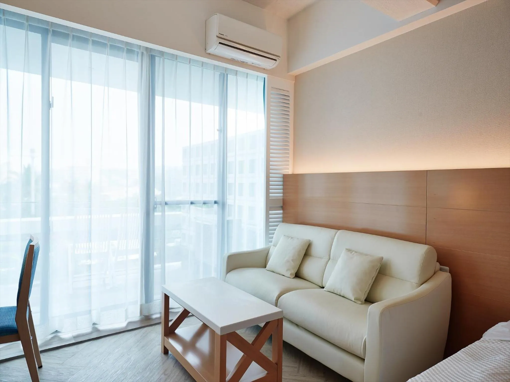 Photo of the whole room in Palace In Moon Beach