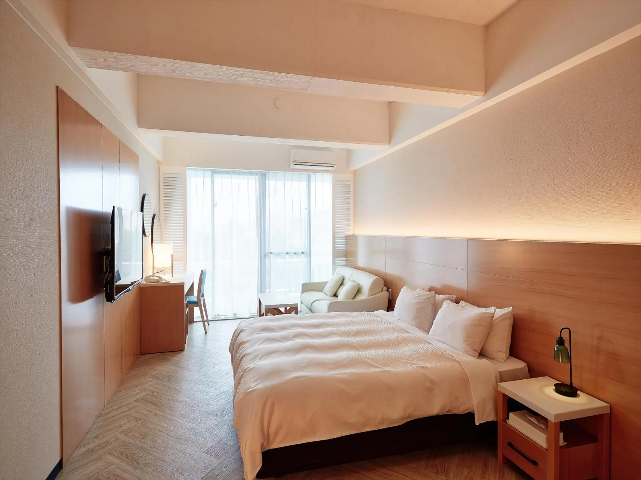 Photo of the whole room, Bed in Palace In Moon Beach