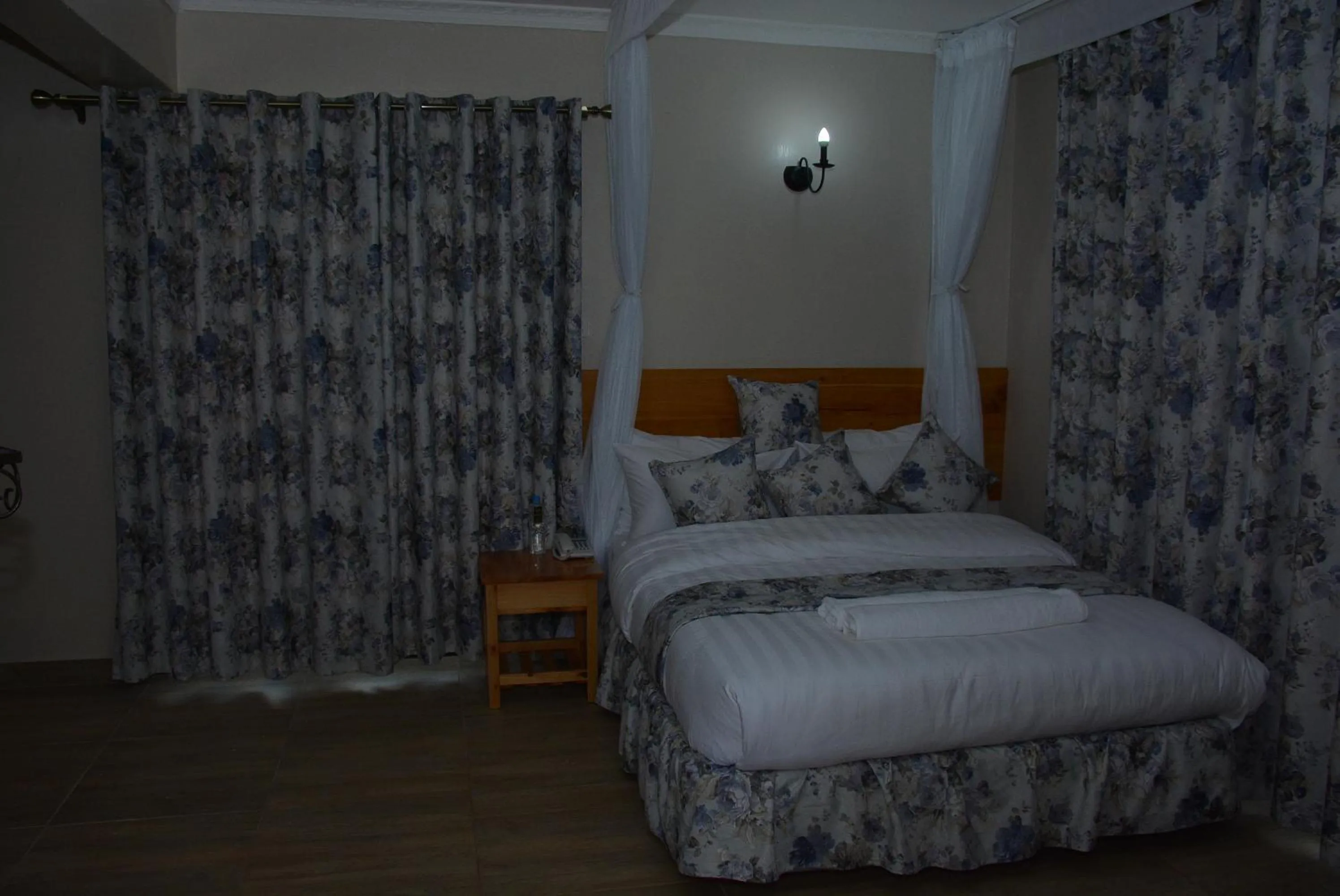 Bedroom, Bed in Bubbles Restaurant Thika