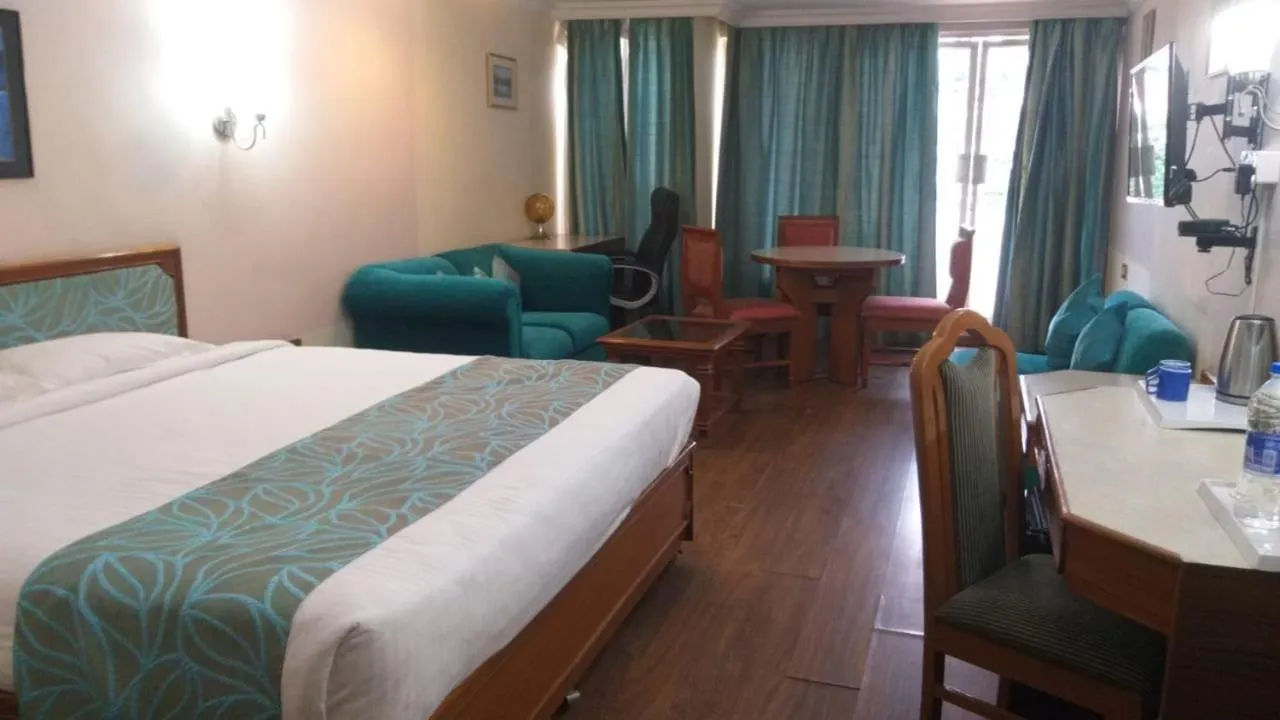 Photo of the whole room in Maya's Kings Kourt