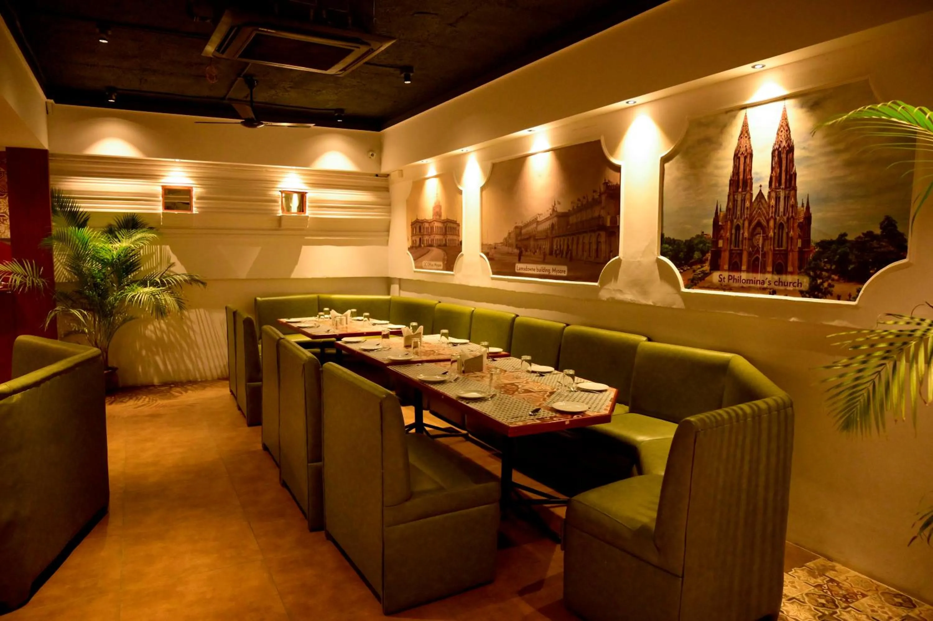 Restaurant/places to eat in Maya's Kings Kourt