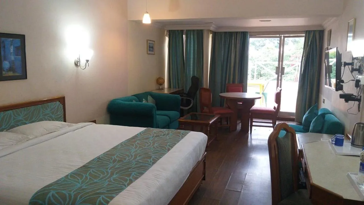 Photo of the whole room in Maya's Kings Kourt