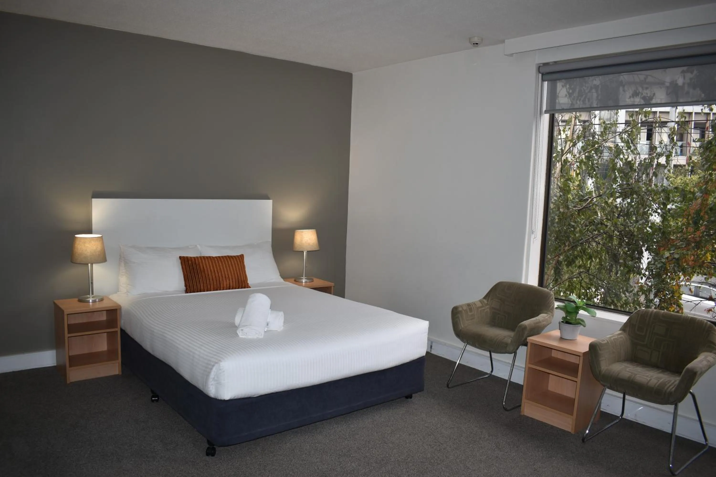 Bed in Cosmopolitan Hotel and Apartments