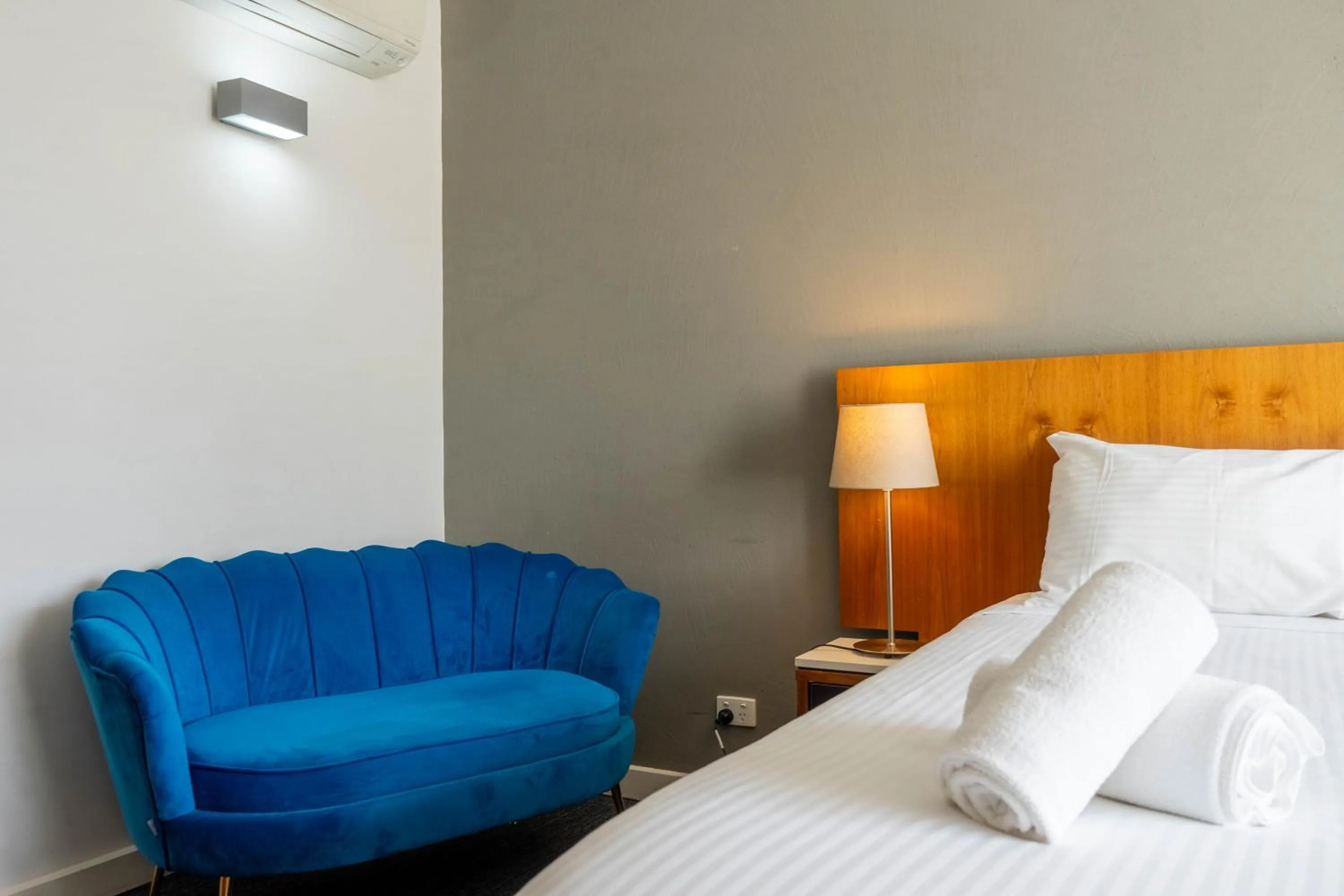 Bed in Cosmopolitan Hotel and Apartments