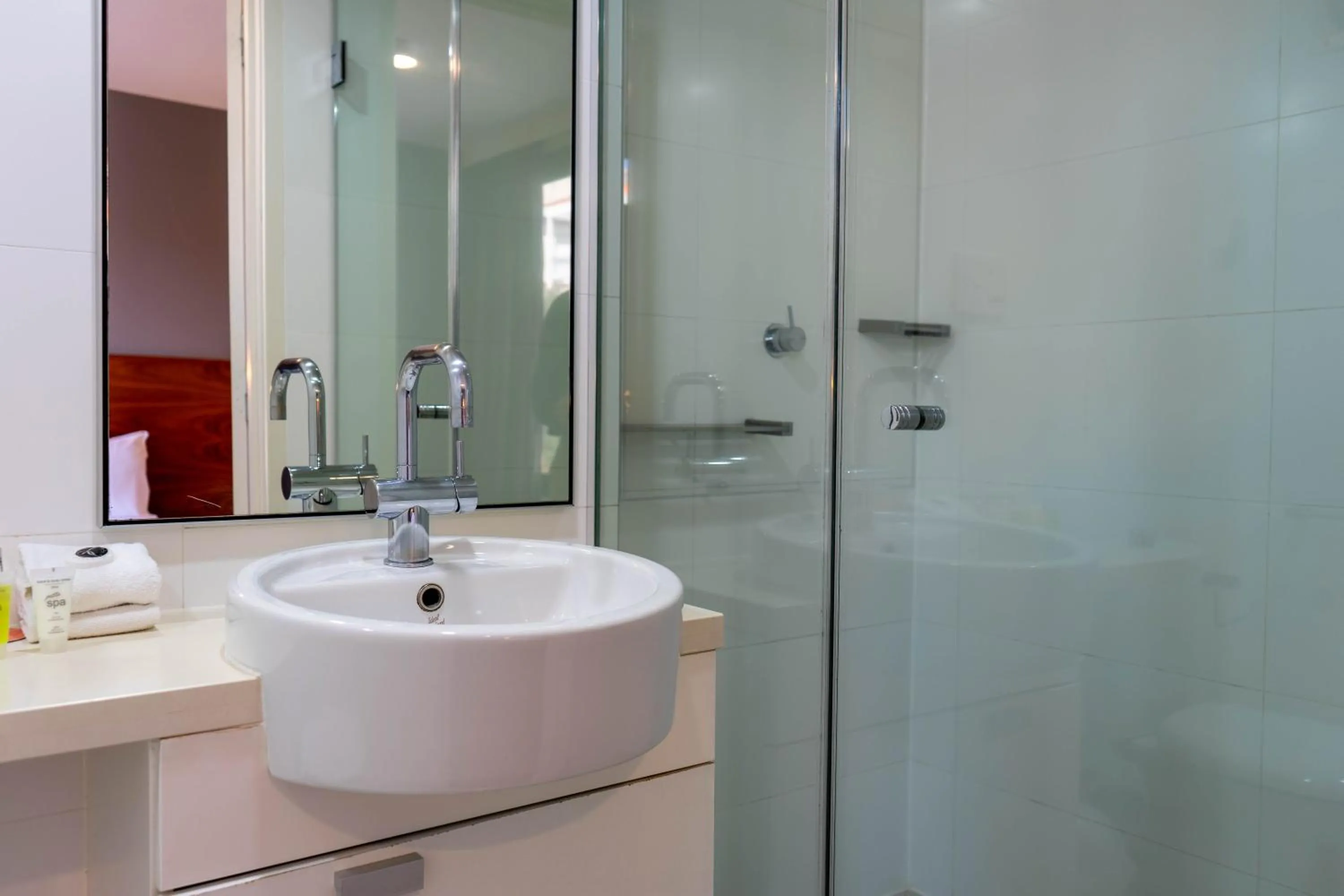 Toilet in Cosmopolitan Hotel and Apartments