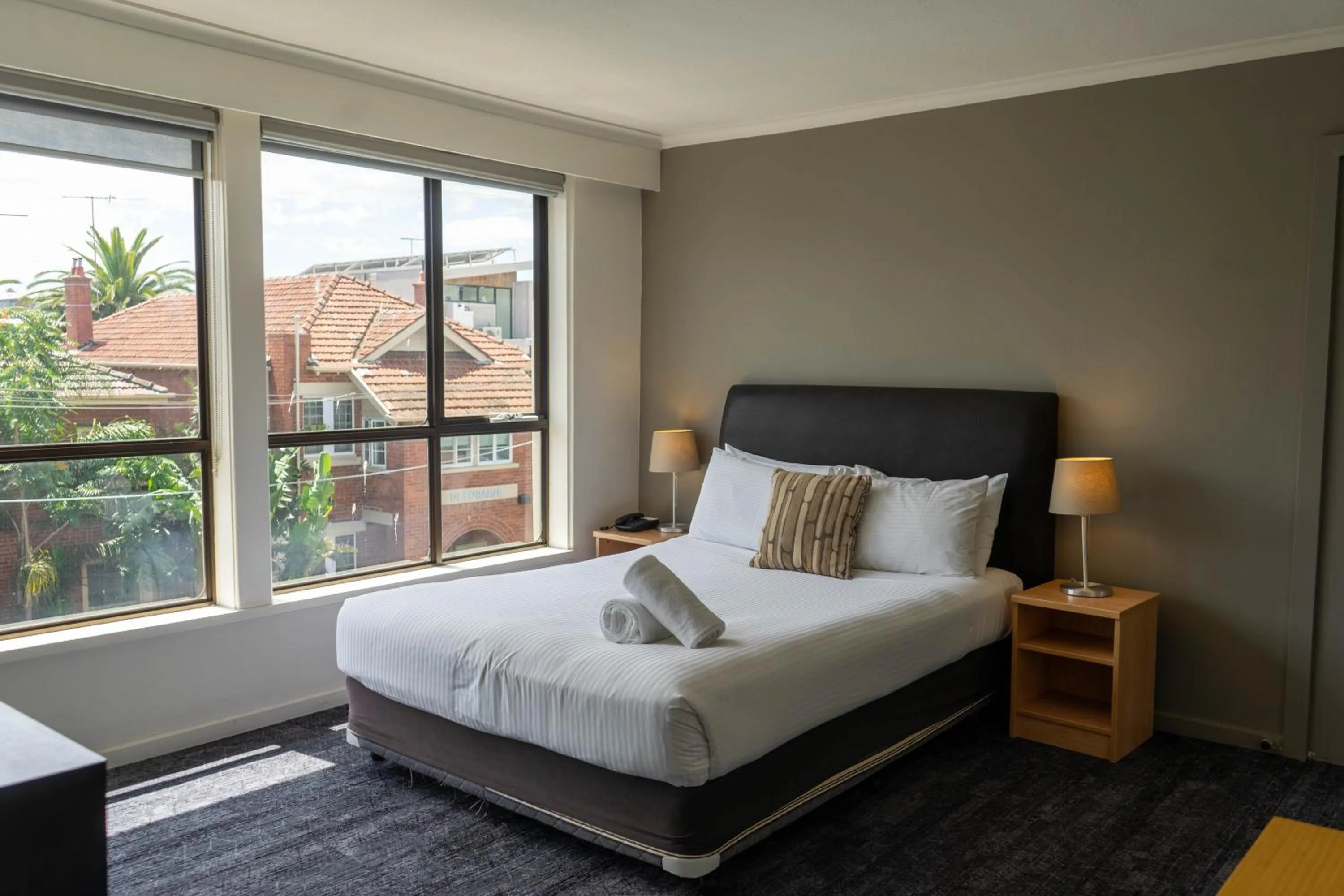 Bed in Cosmopolitan Hotel and Apartments