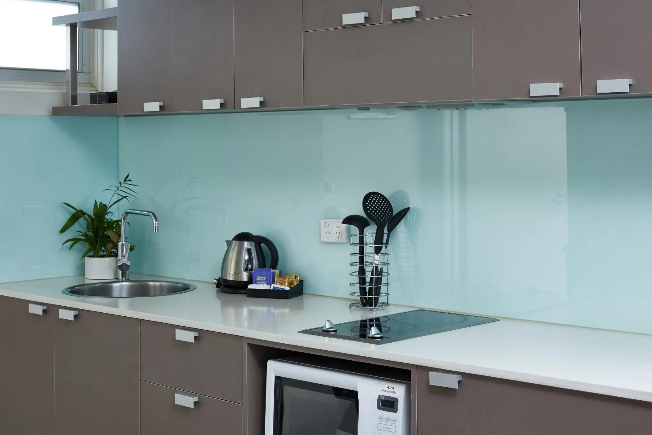 Coffee/tea facilities in Cosmopolitan Hotel and Apartments