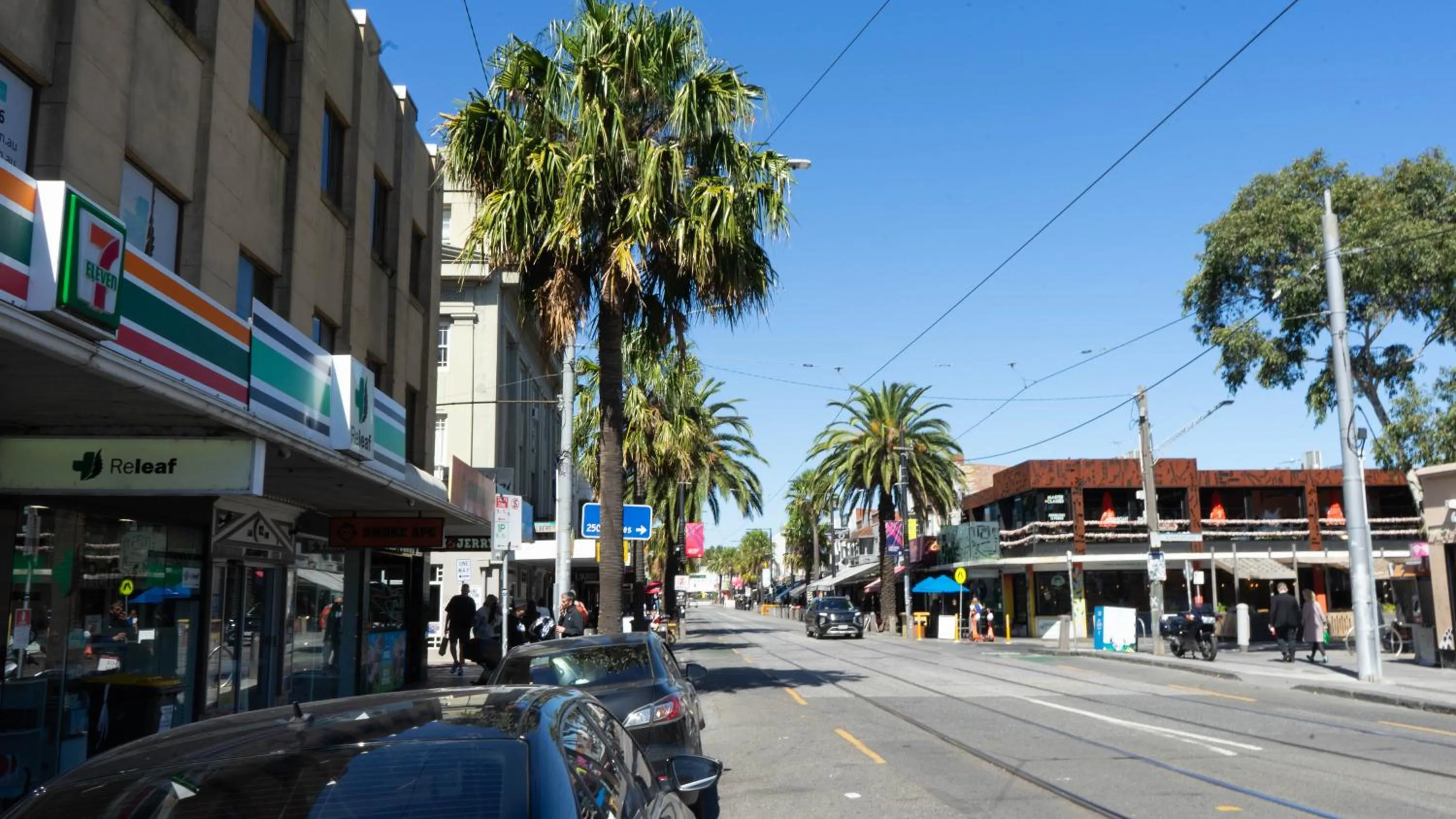 Restaurant/places to eat in Cosmopolitan Hotel and Apartments