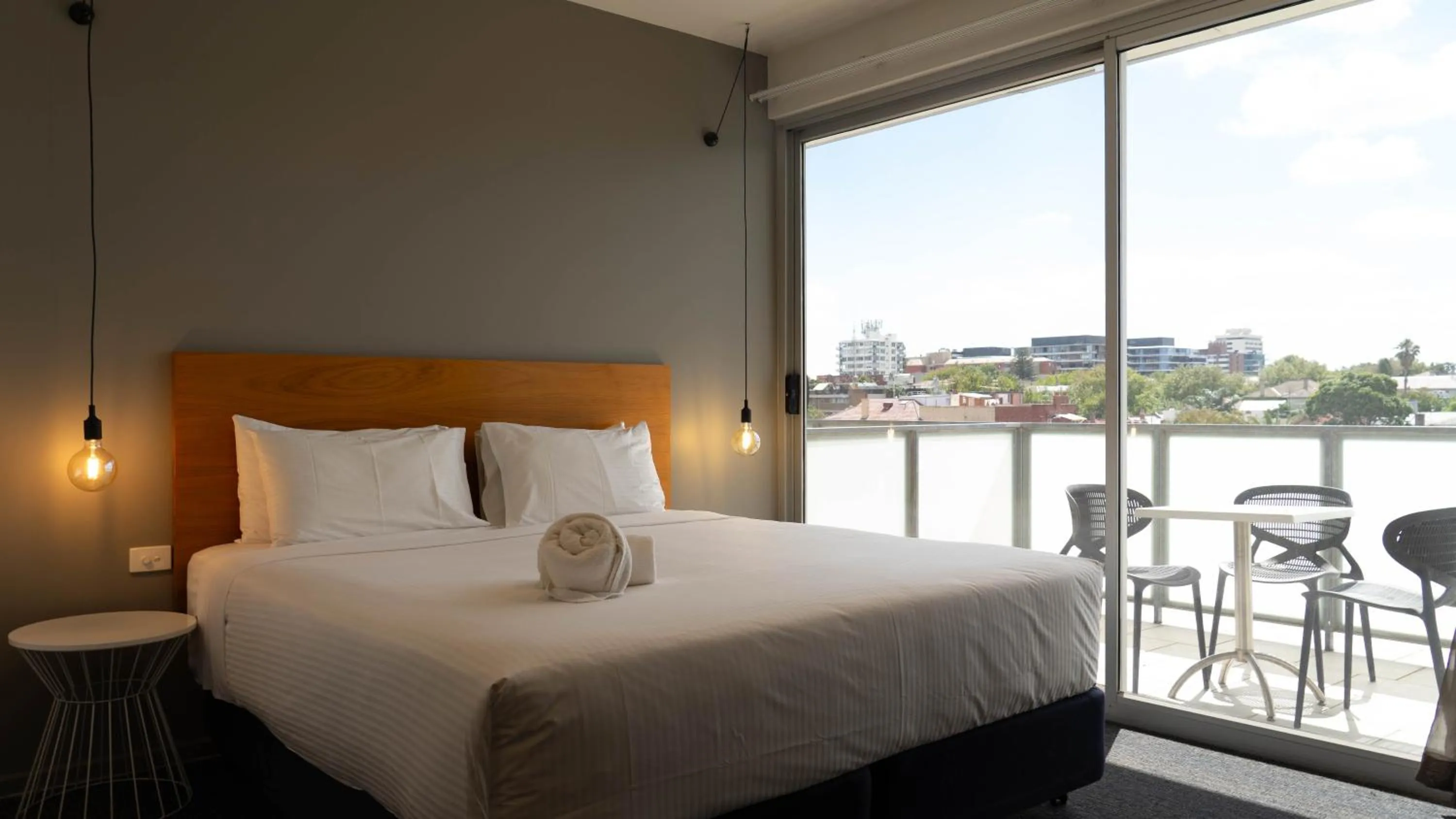 View (from property/room), Bed in Cosmopolitan Hotel and Apartments