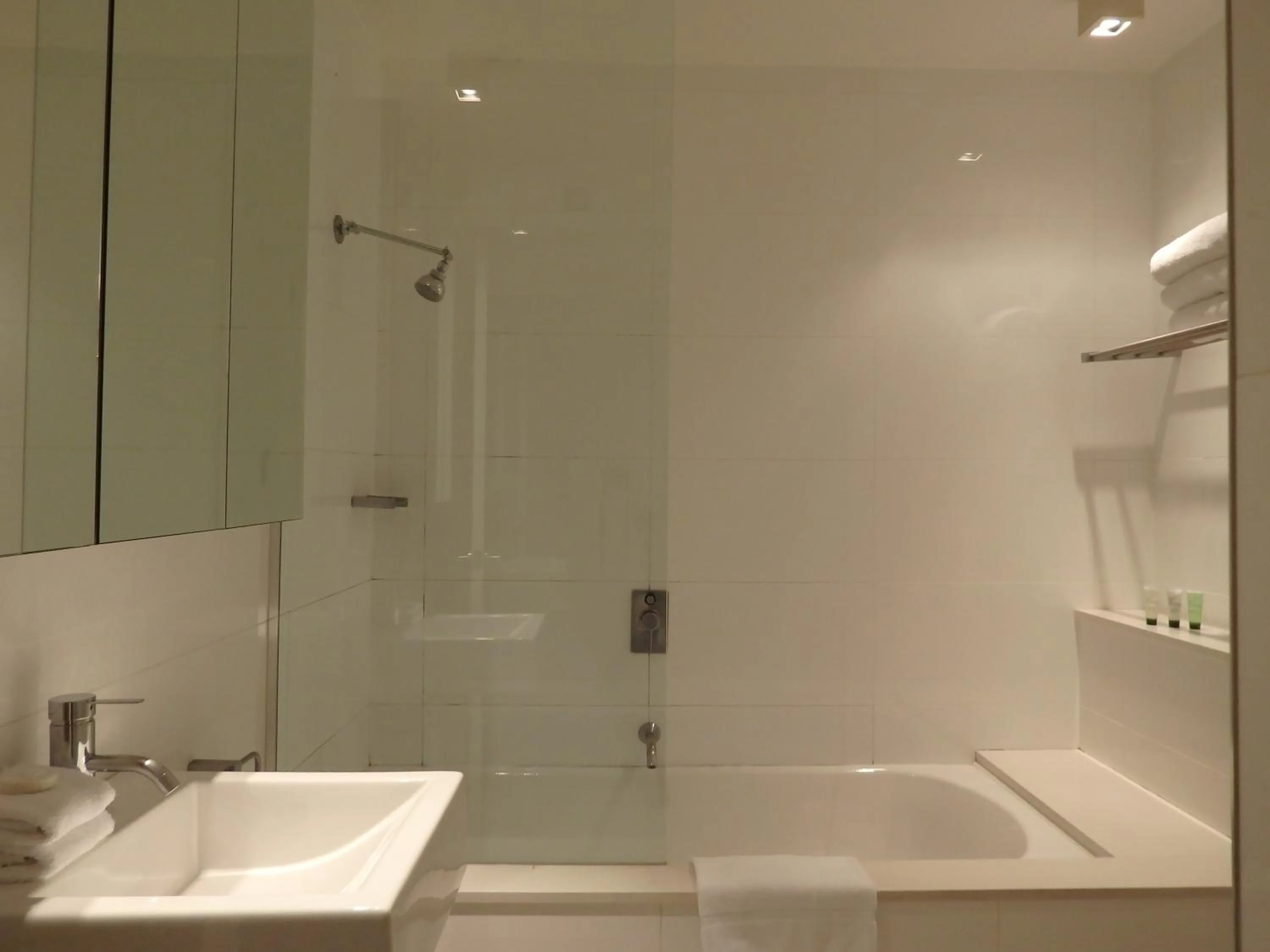 Shower in Cosmopolitan Hotel and Apartments