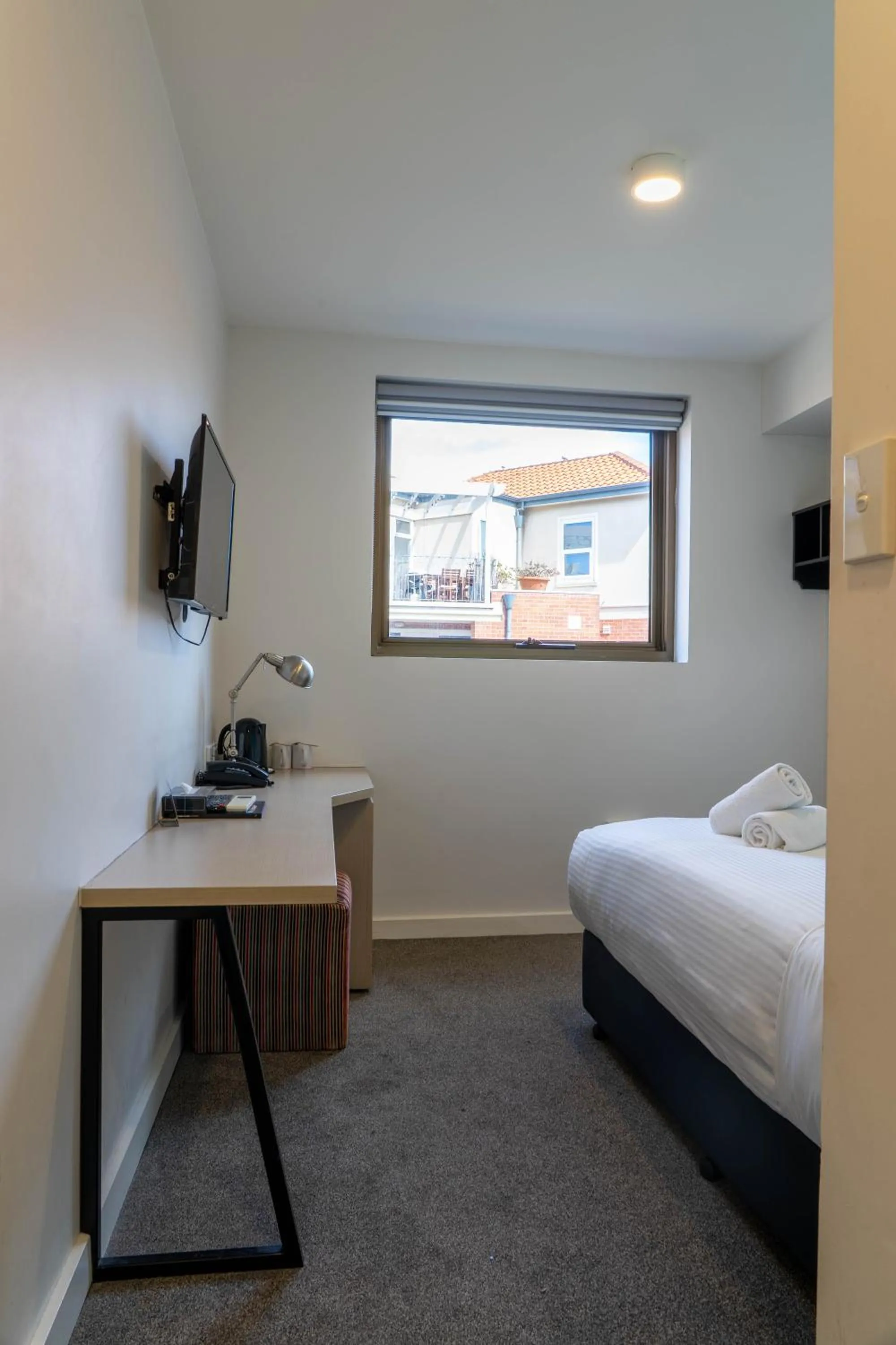 Bedroom, Bed in Cosmopolitan Hotel and Apartments