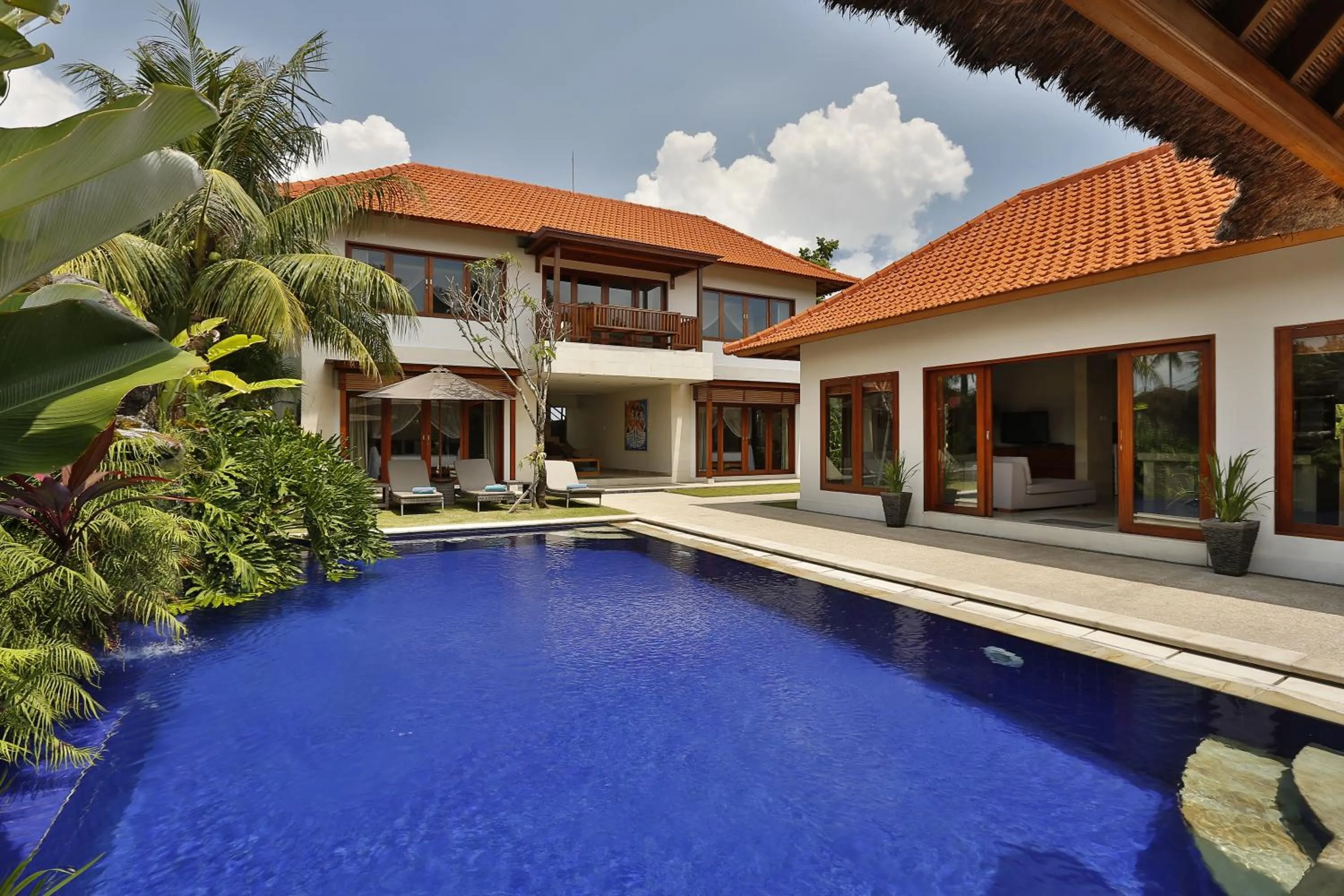 Swimming pool in Amore Villas