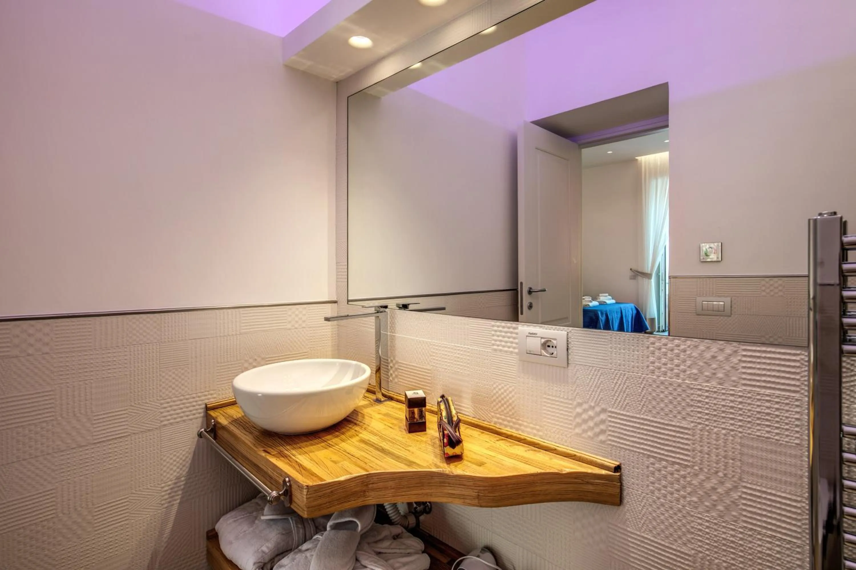 Bathroom in Sorrento Square Suites