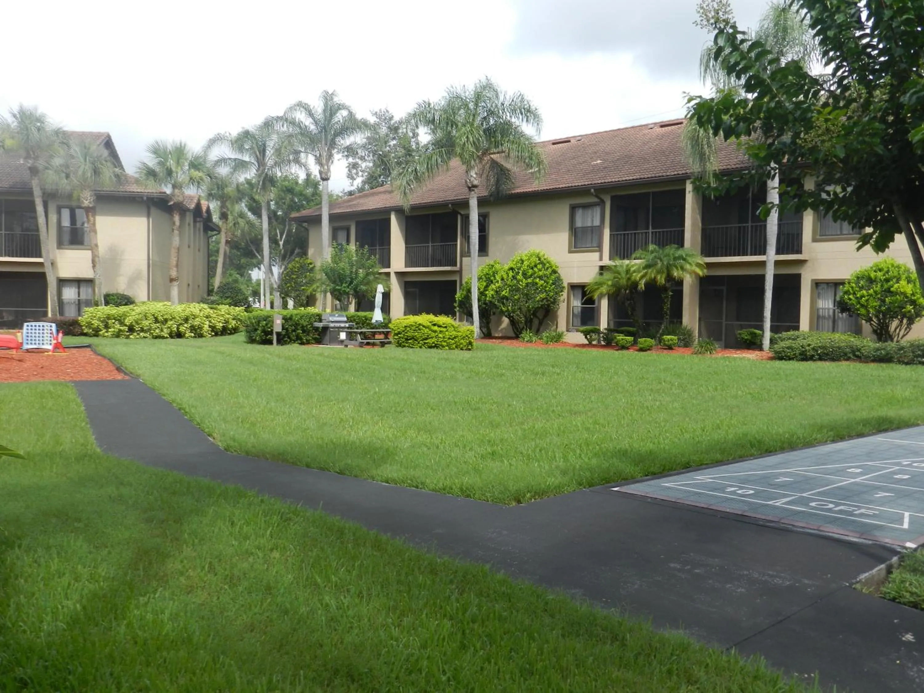 Area and facilities in Alhambra Villas