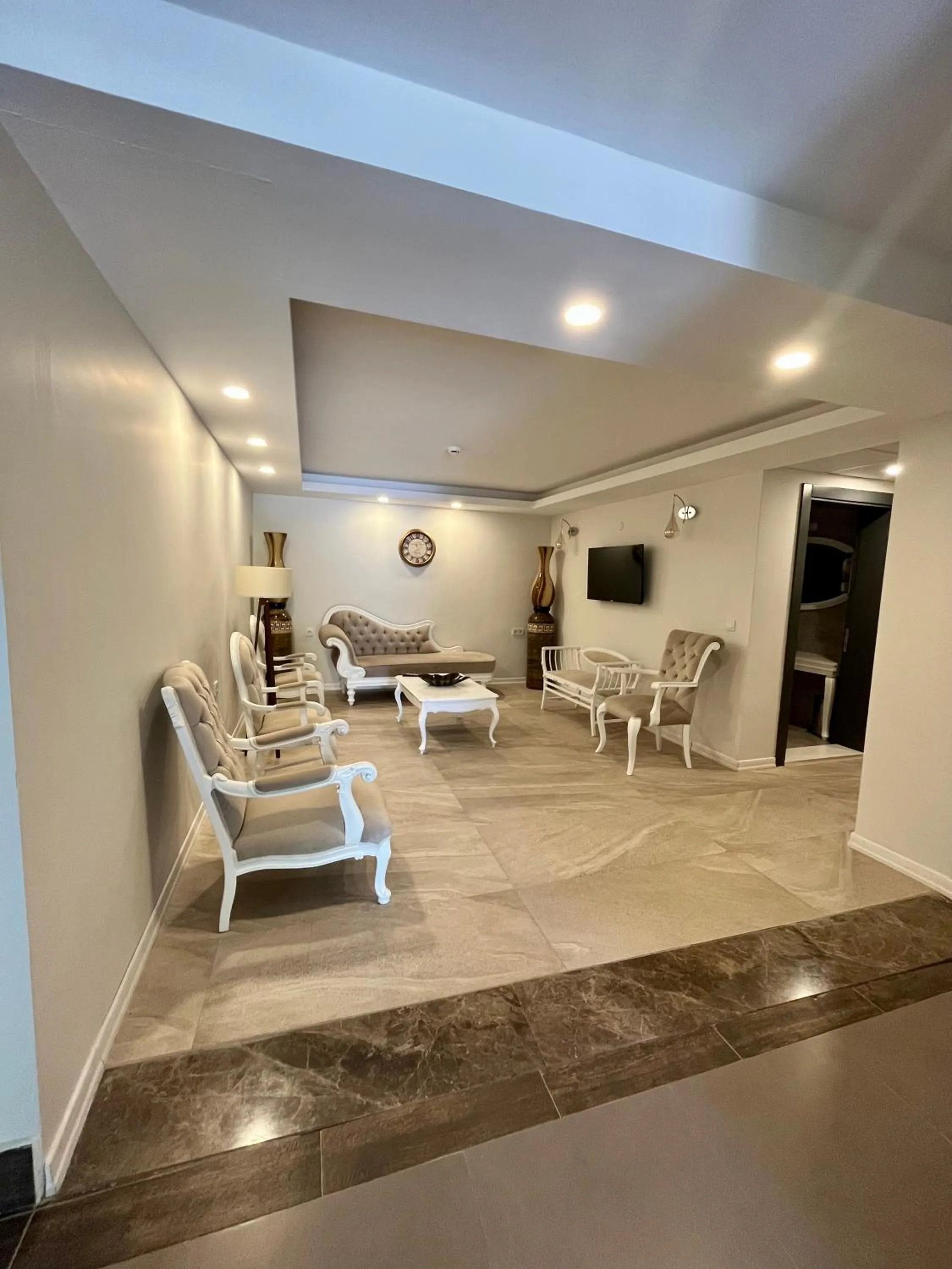 Communal lounge/ TV room in As Hotel Cesme