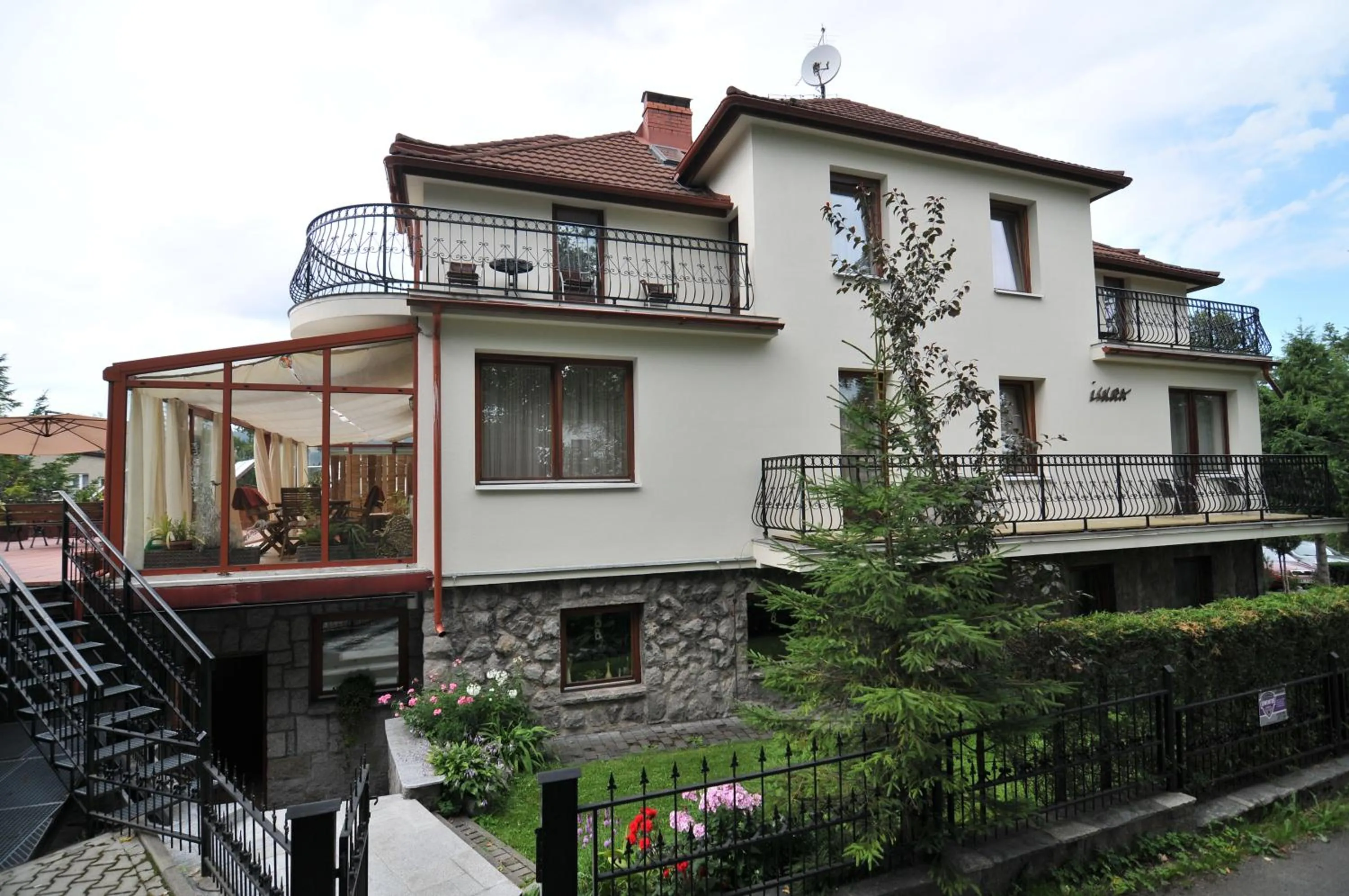 Property building in Willa Iskra