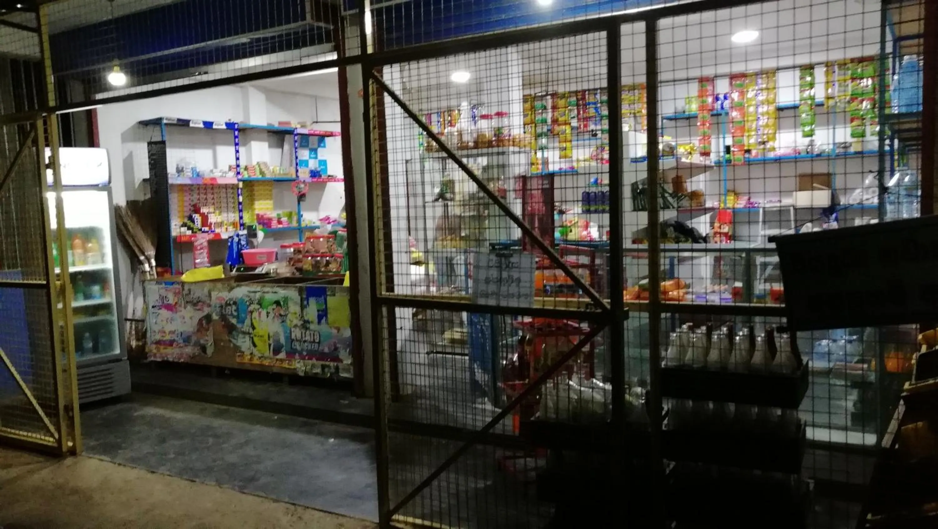 On-site shops in Omee Guest