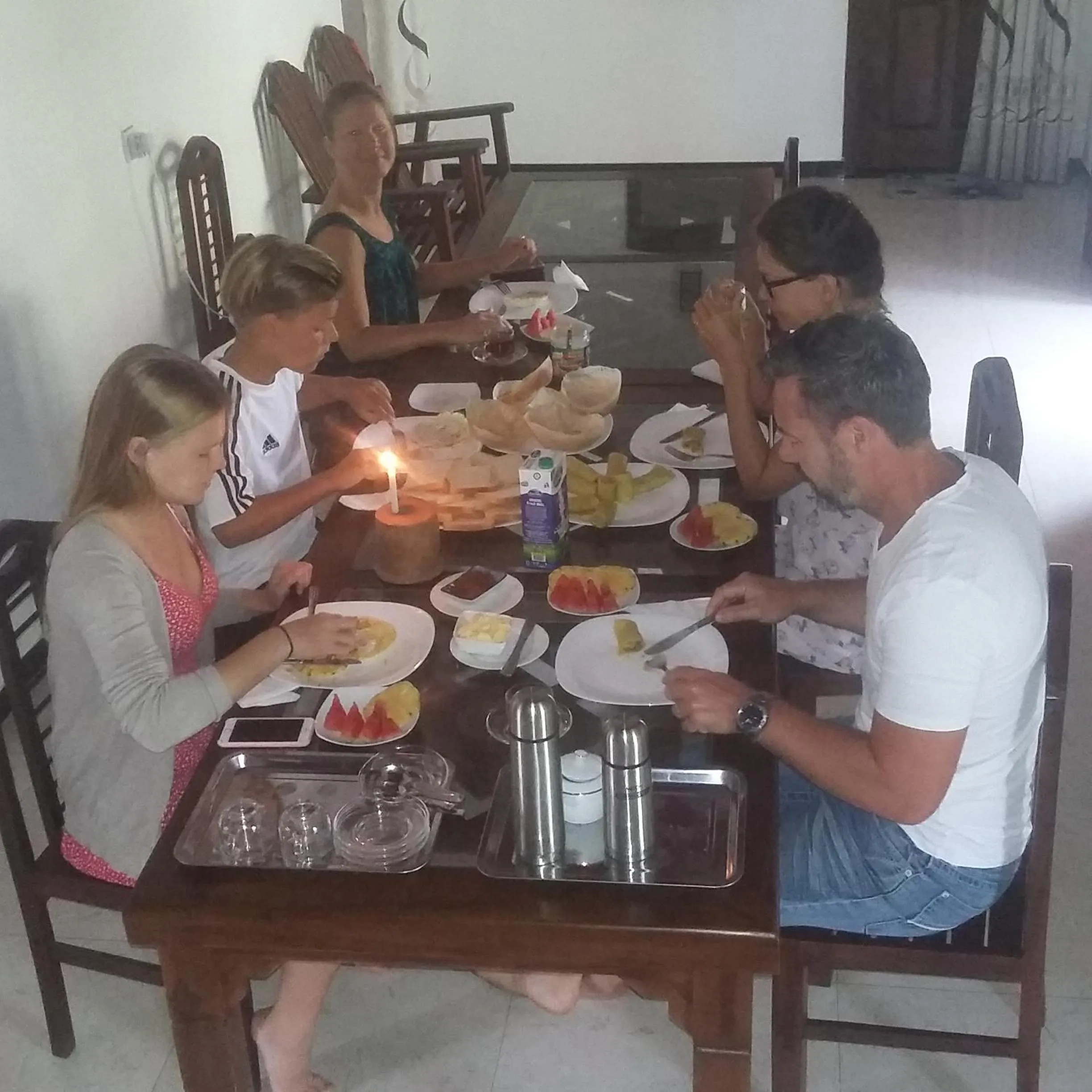 Breakfast in Omee Guest