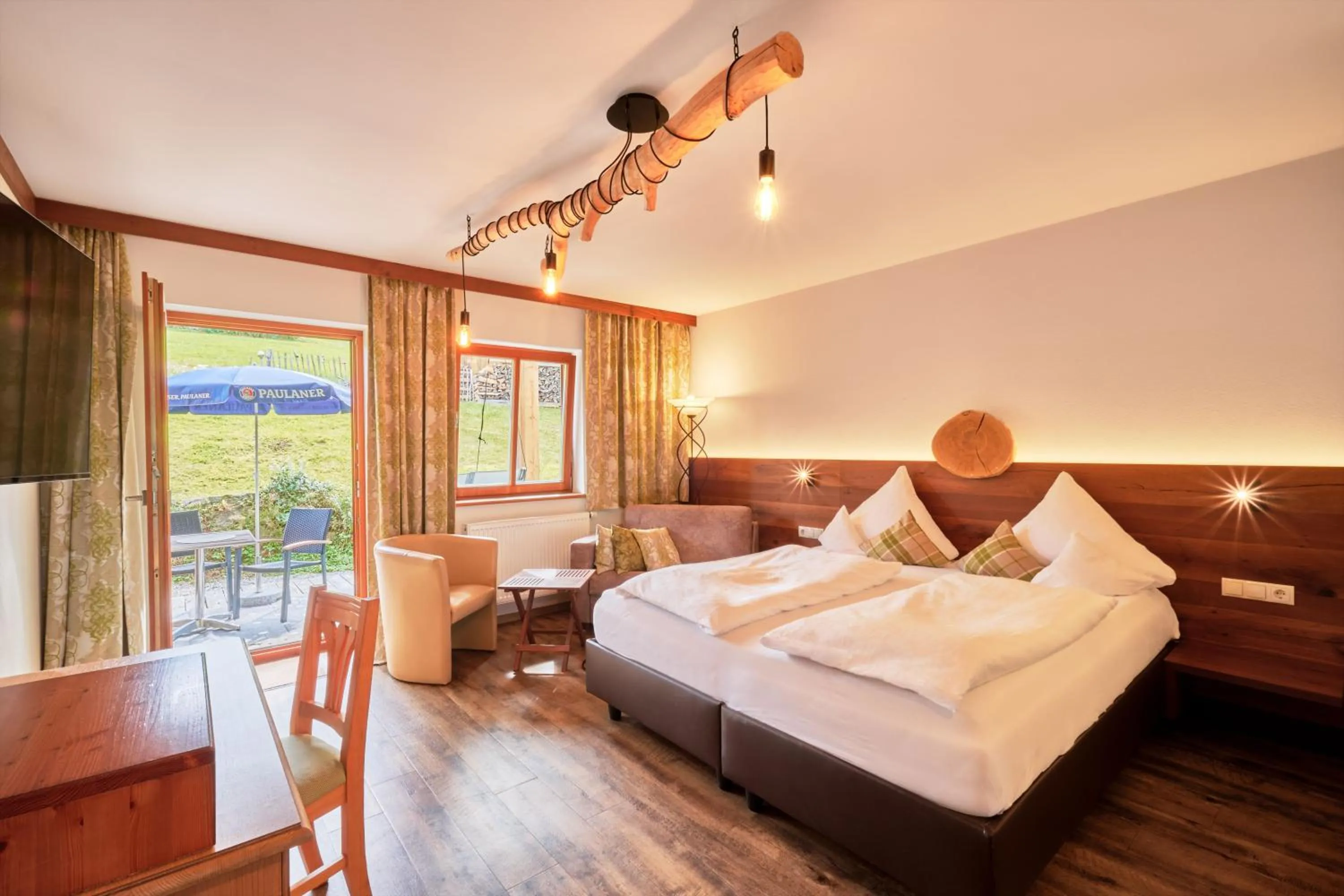 Photo of the whole room, Bed in Landhotel Sportalm