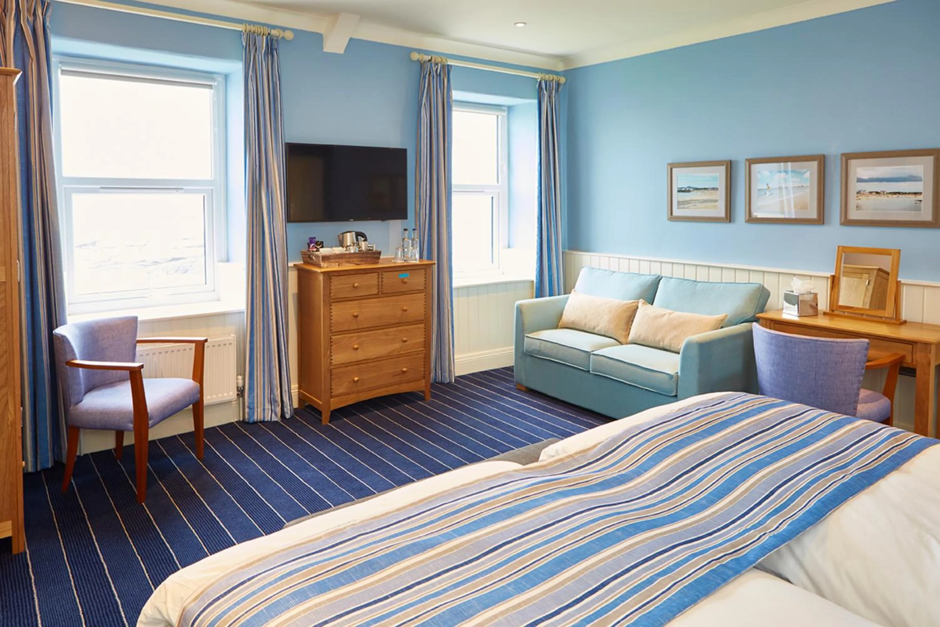 Bedroom, Bed in Trearddur Bay Hotel