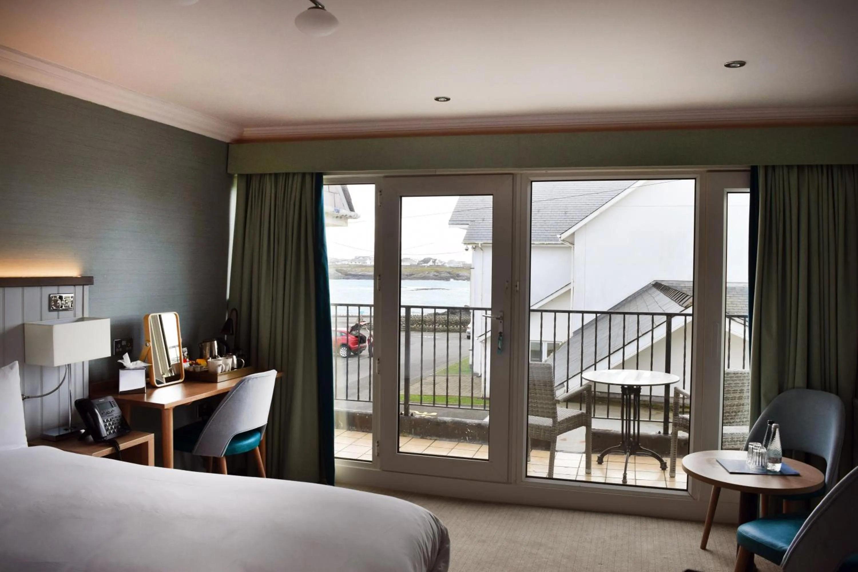 View (from property/room), Bed in Trearddur Bay Hotel
