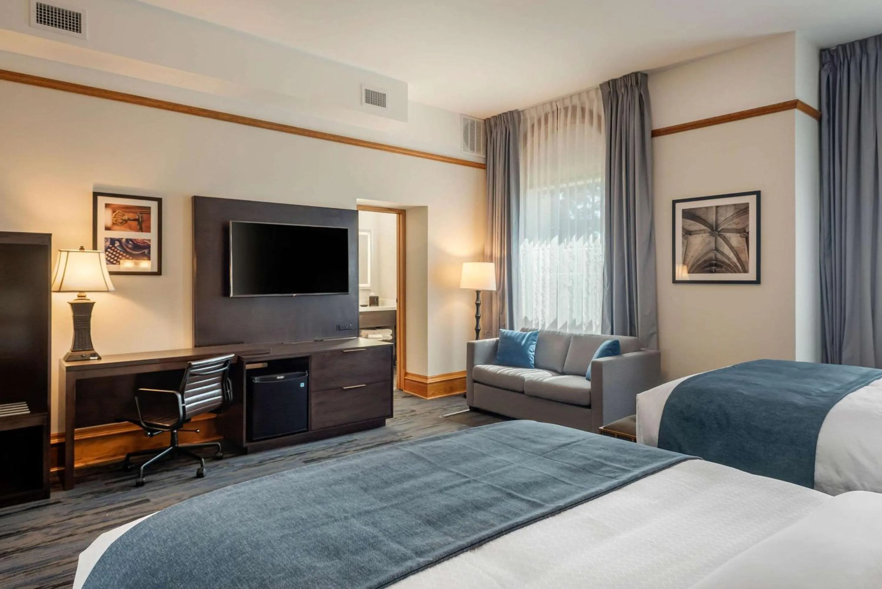 Bedroom, Bed in The Courthouse Hotel, an Ascend Collection Hotel